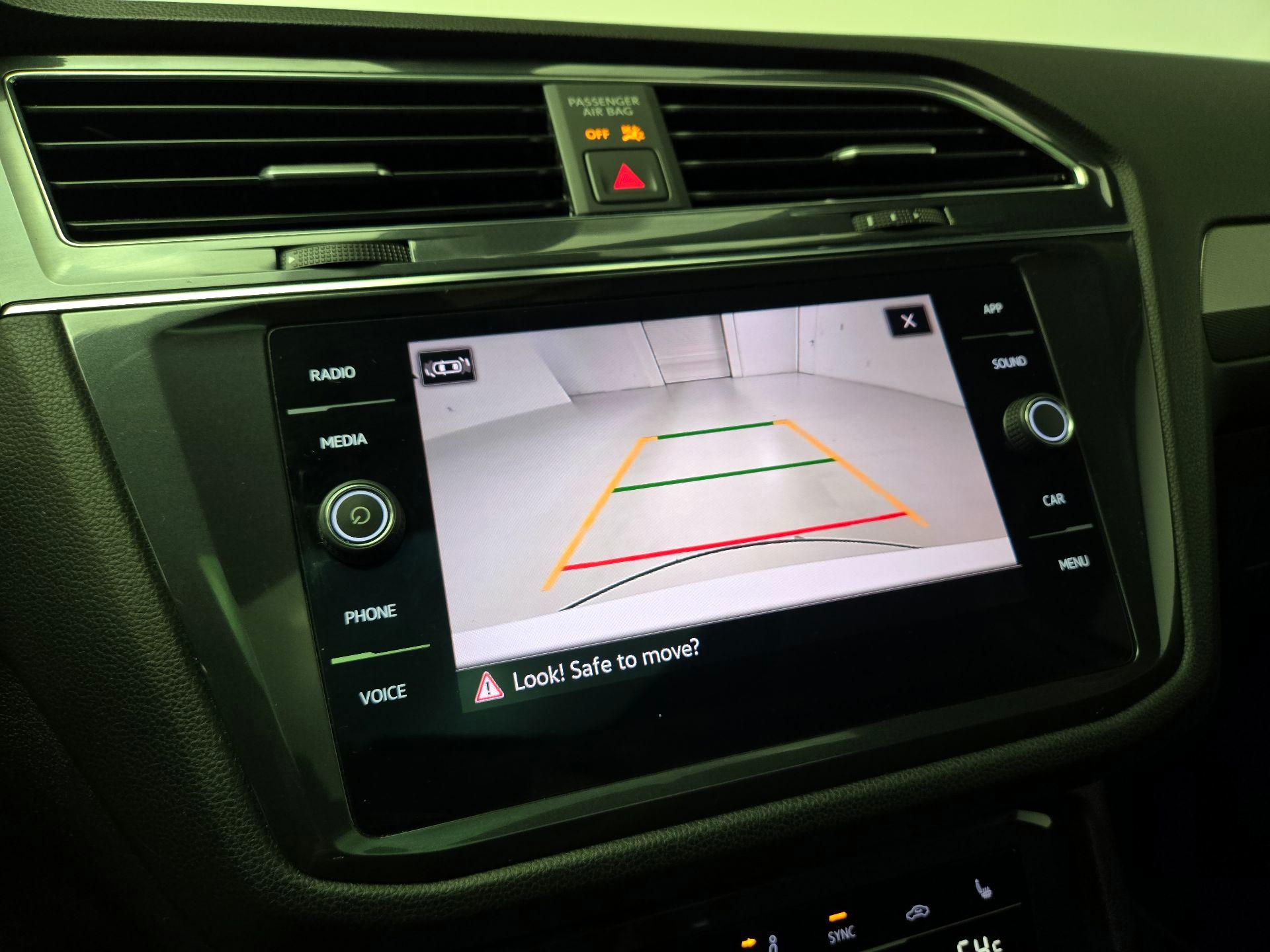 Thumbnail: 2023 Volkswagen Tiguan - 14