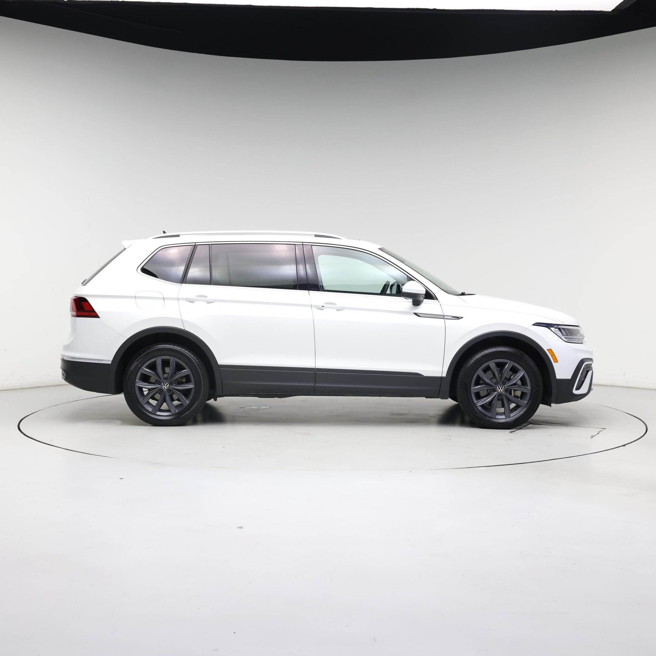 Thumbnail: 2023 Volkswagen Tiguan - 7