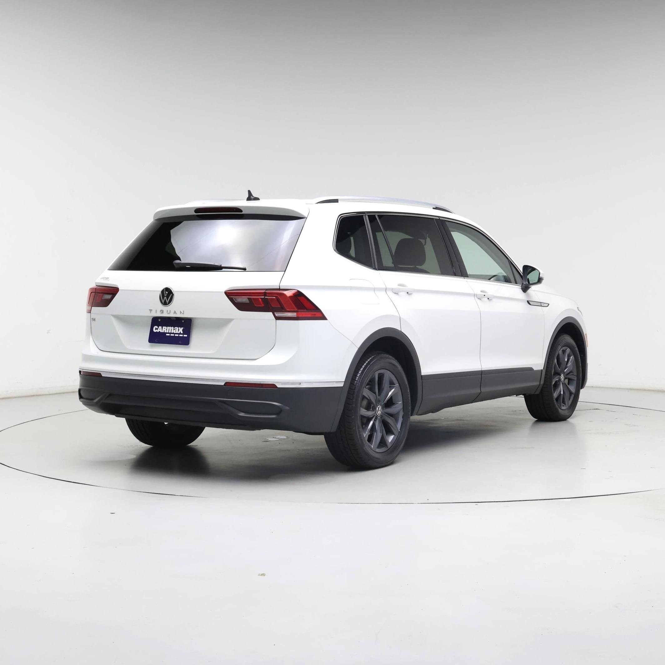 Thumbnail: 2023 Volkswagen Tiguan - 8