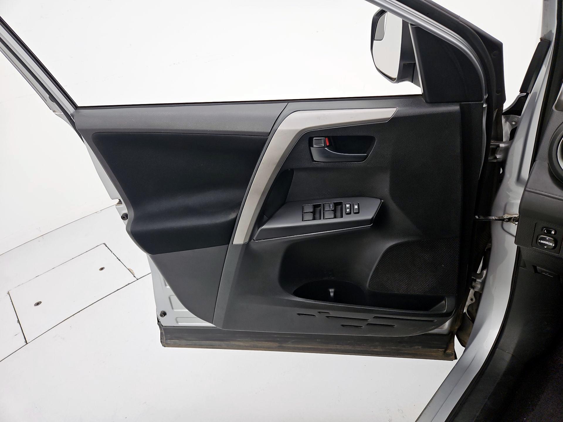 Thumbnail: 2017 Toyota RAV4 - 12