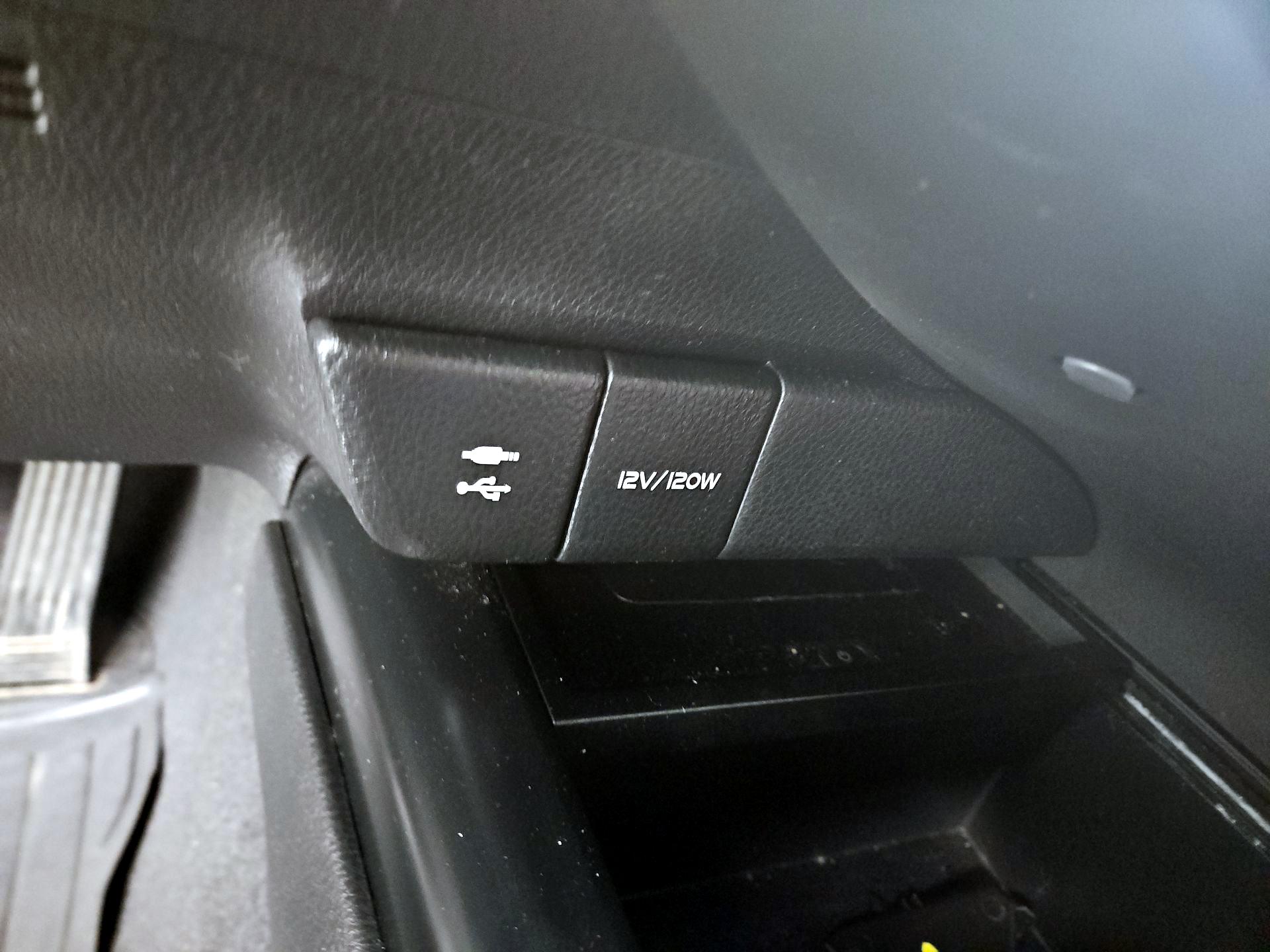 Thumbnail: 2019 Toyota Camry - 18