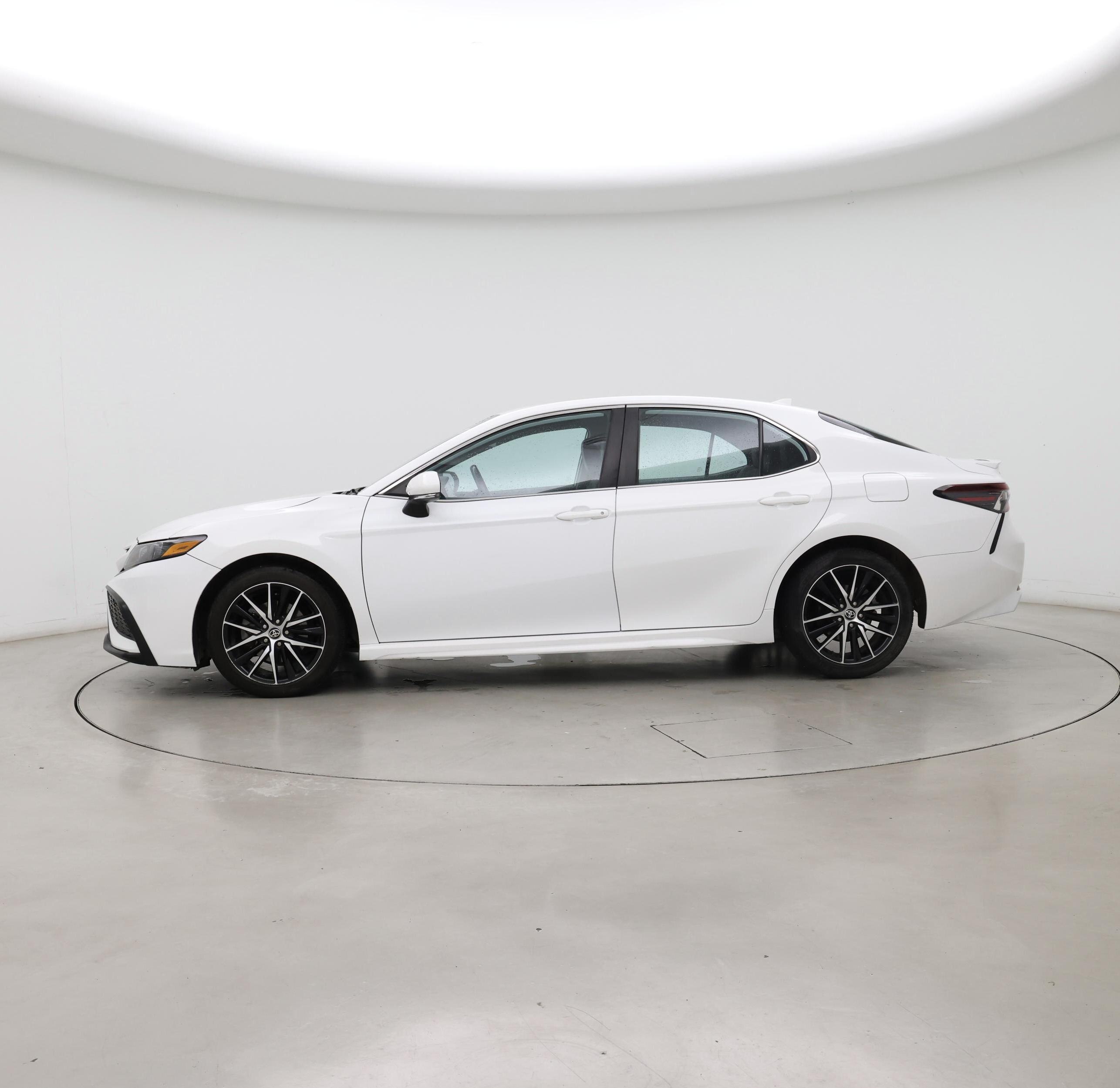 Thumbnail: 2022 Toyota Camry - 3
