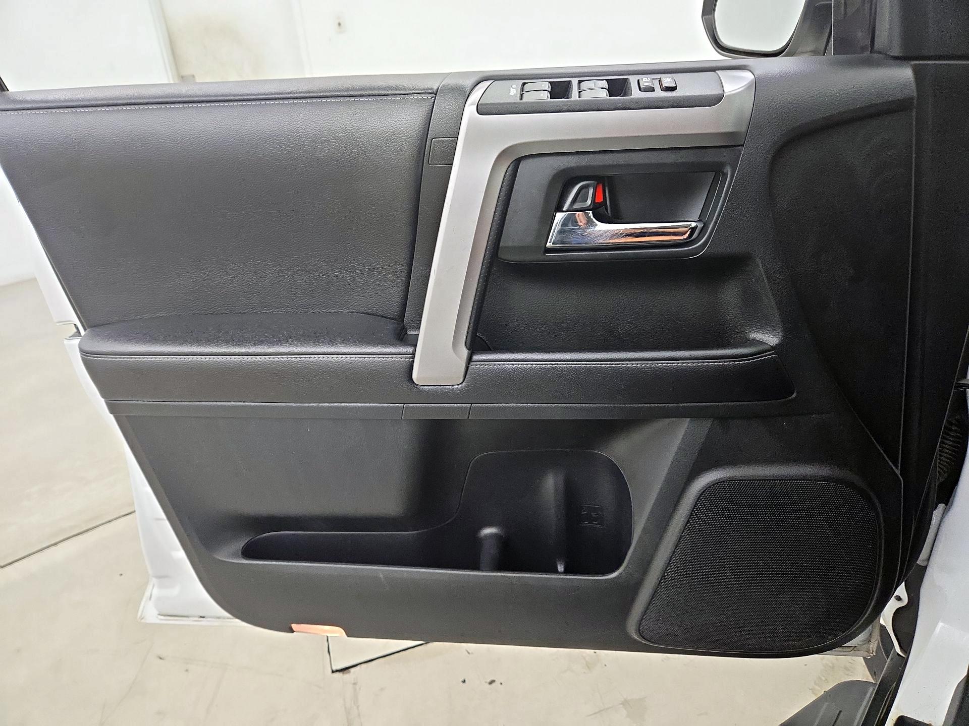 Thumbnail: 2016 Toyota 4Runner - 12