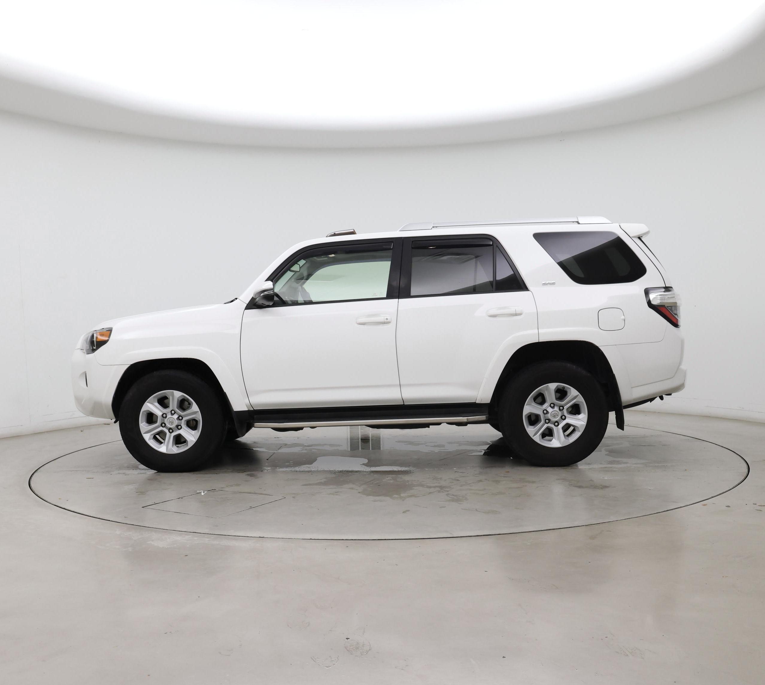 Thumbnail: 2016 Toyota 4Runner - 3