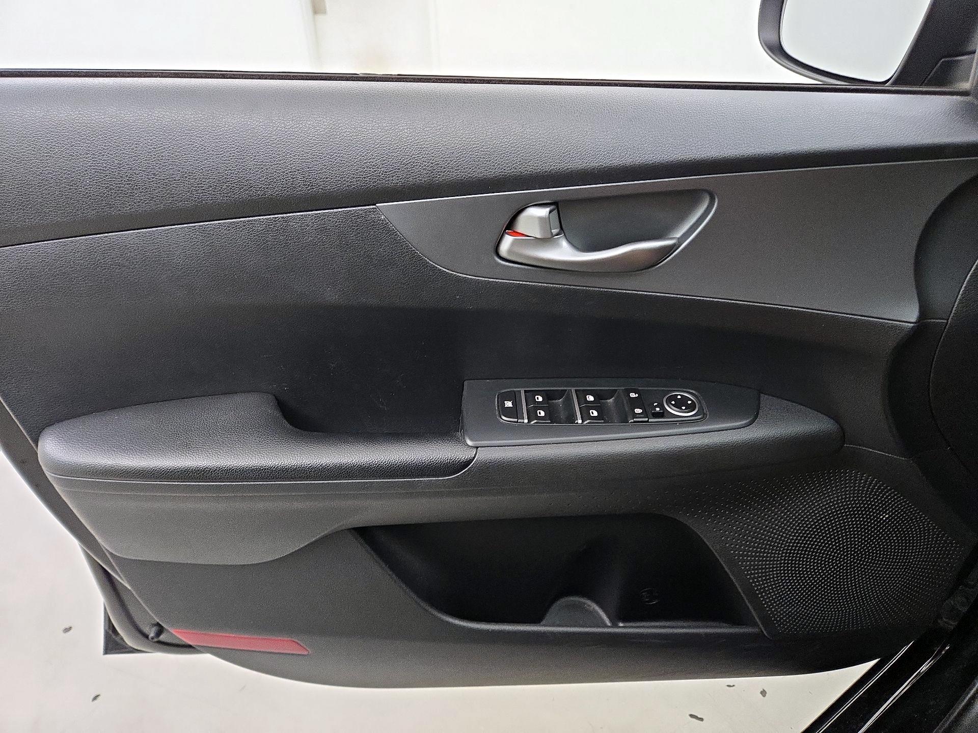 Thumbnail: 2021 Kia Forte - 12