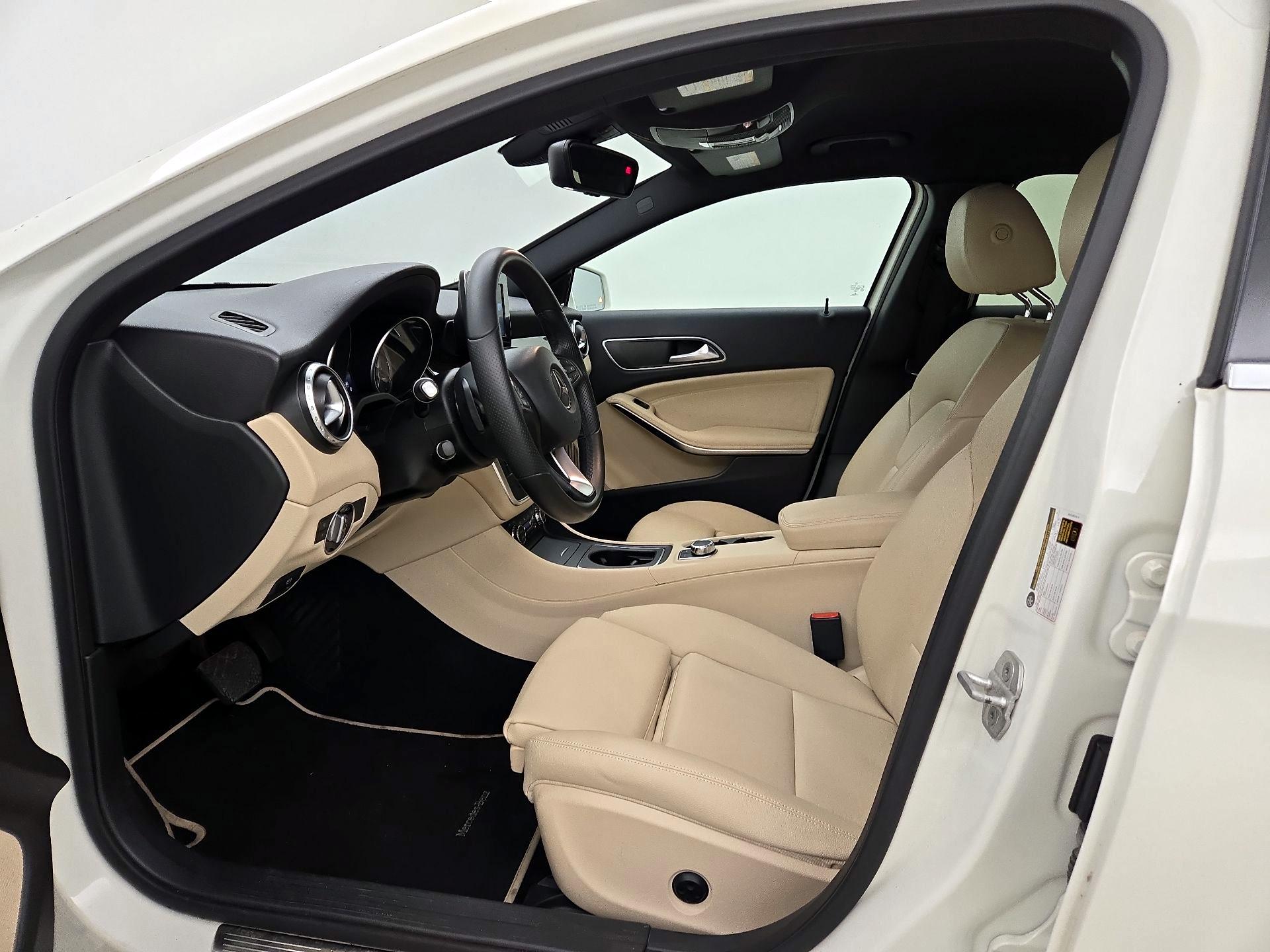 Thumbnail: 2016 Mercedes-Benz GLA - 11