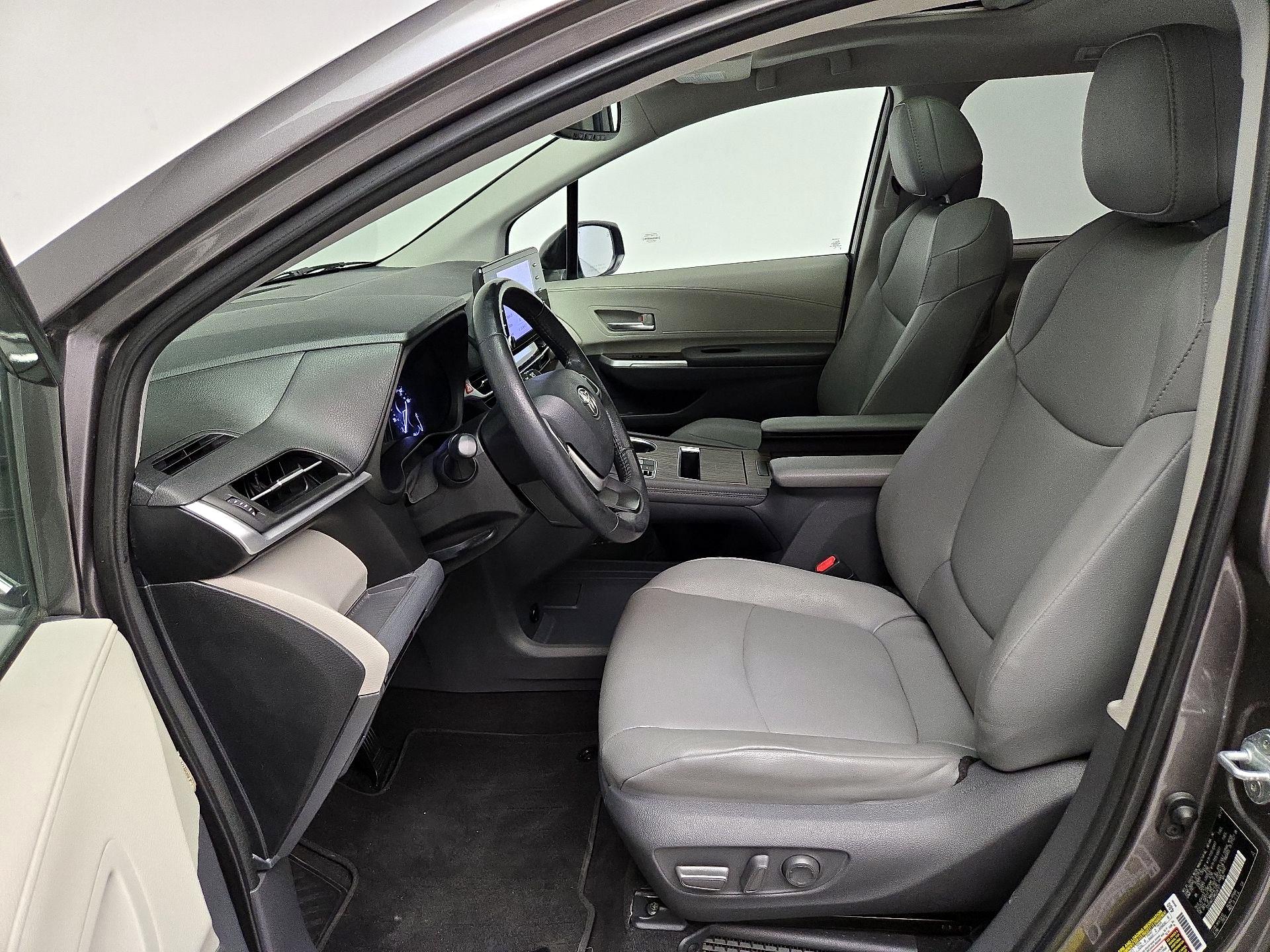 Thumbnail: 2021 Toyota Sienna - 11