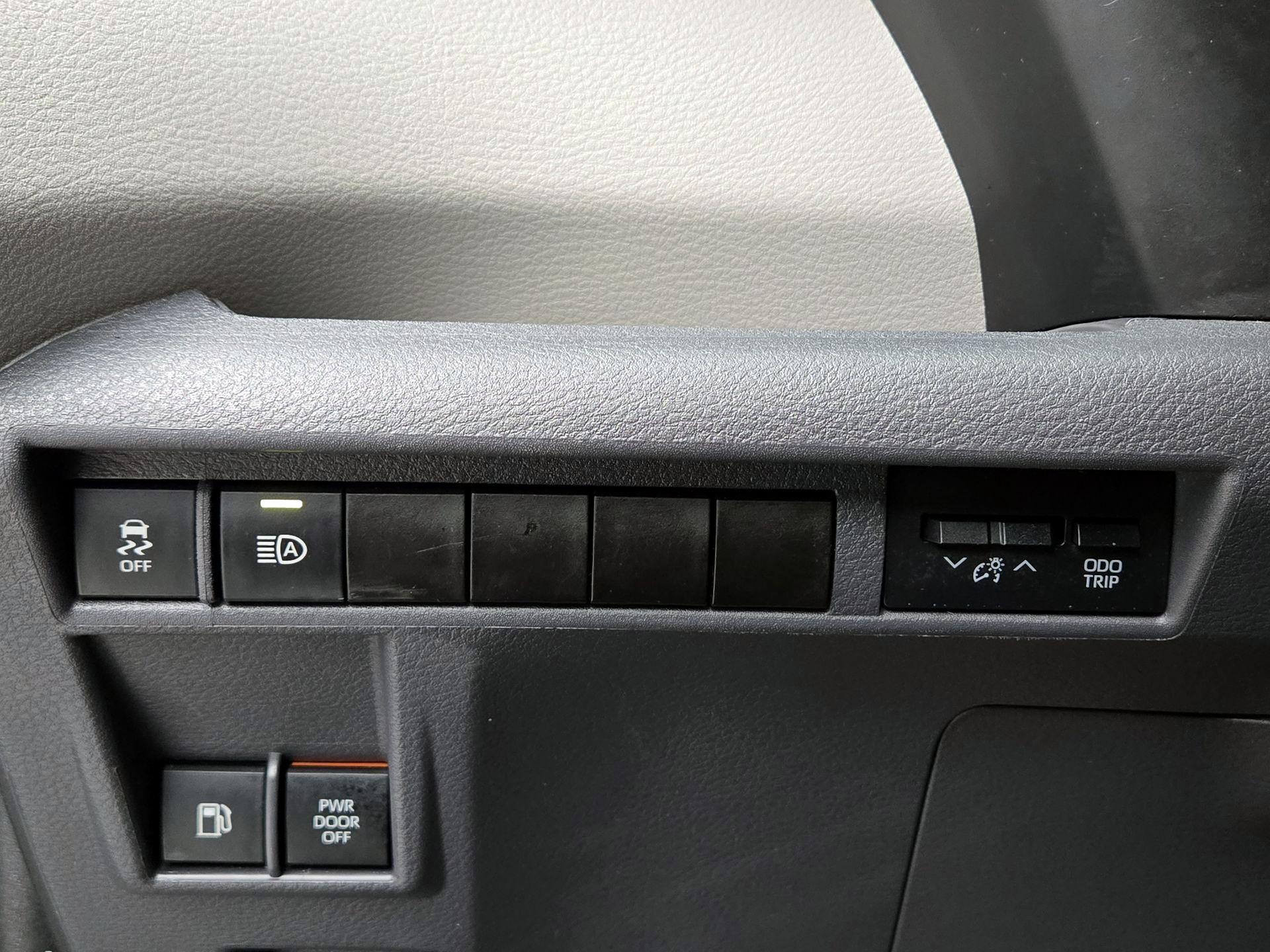 Thumbnail: 2021 Toyota Sienna - 13
