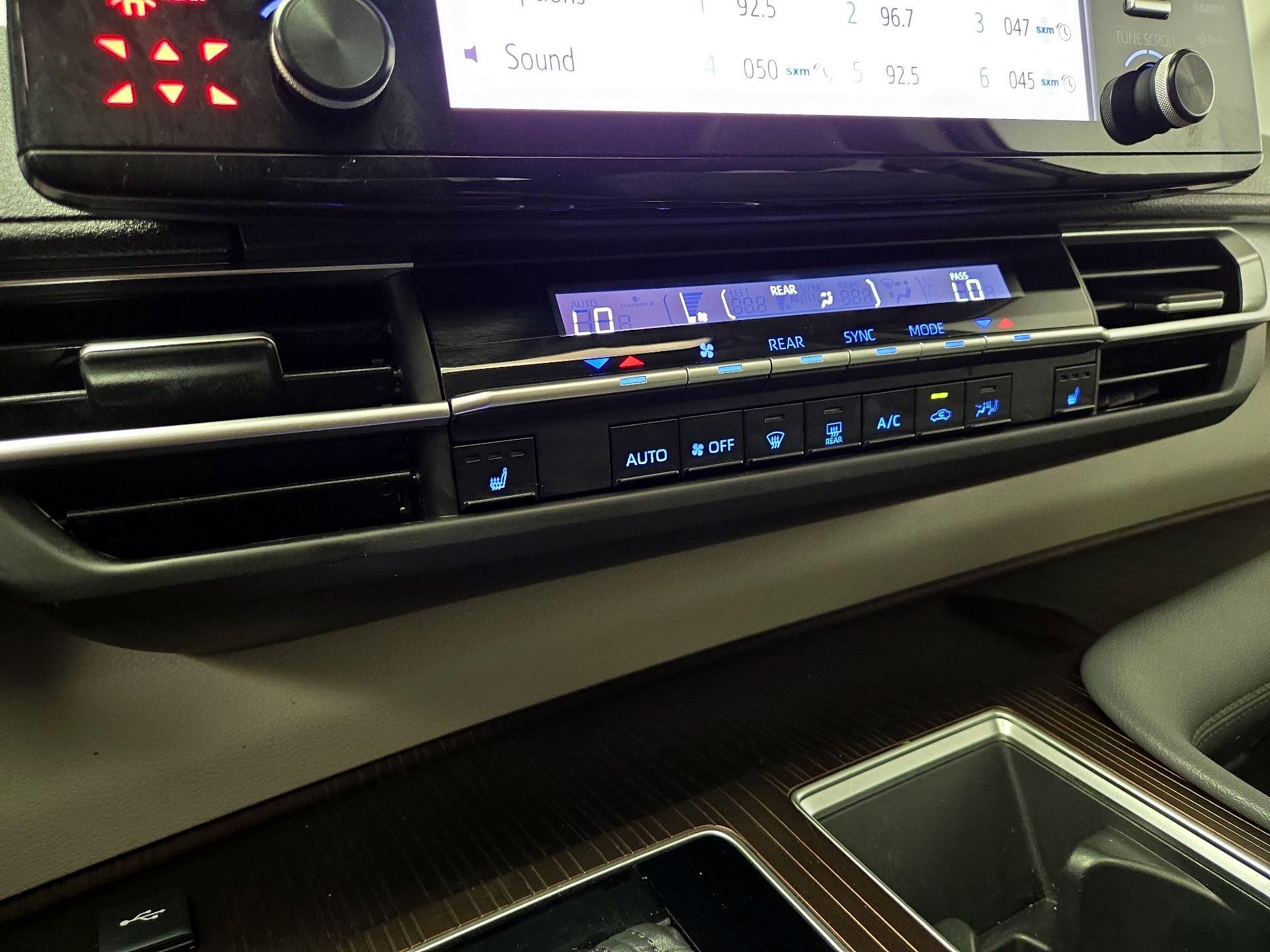 Thumbnail: 2021 Toyota Sienna - 16