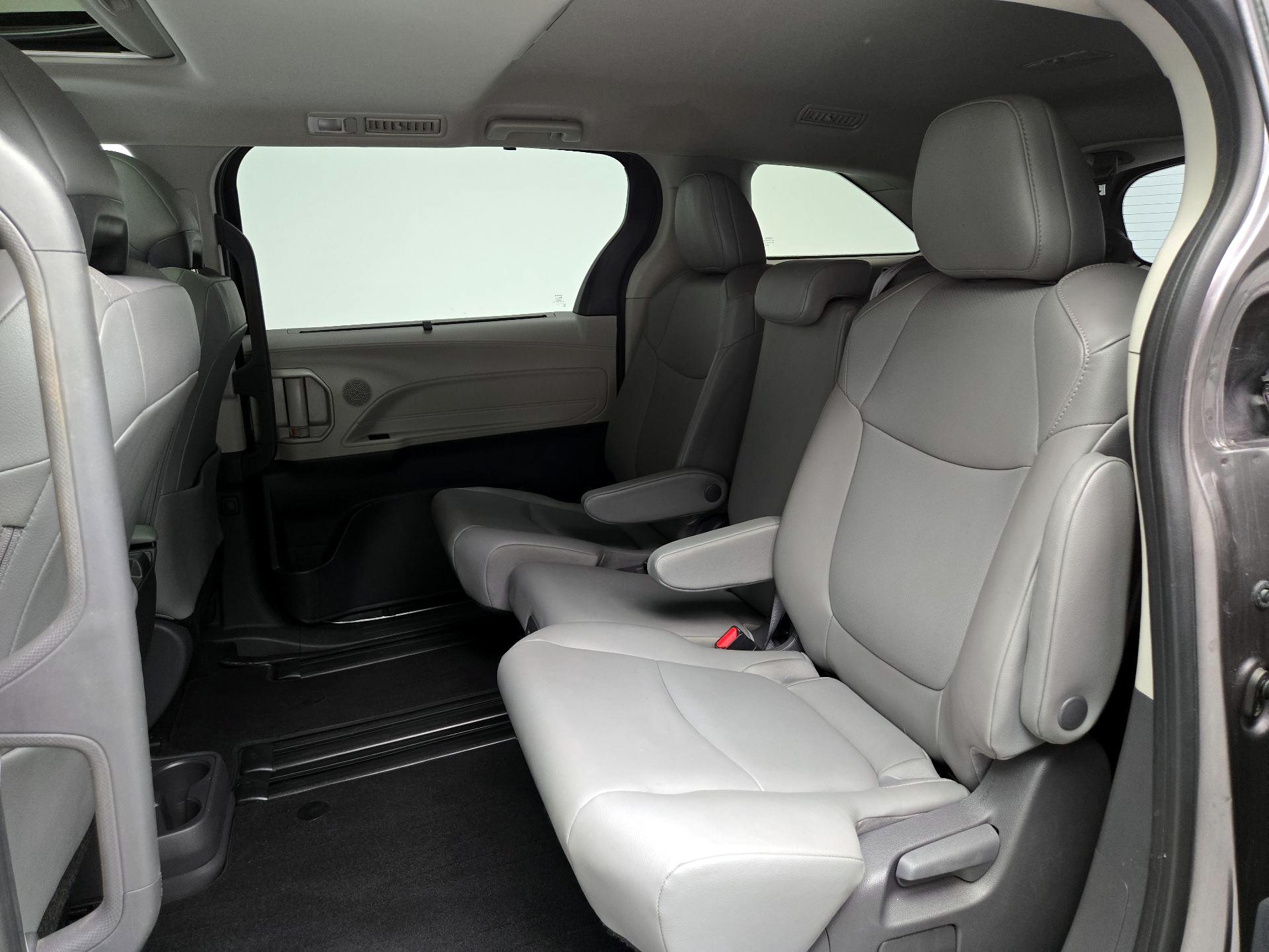 Thumbnail: 2021 Toyota Sienna - 20