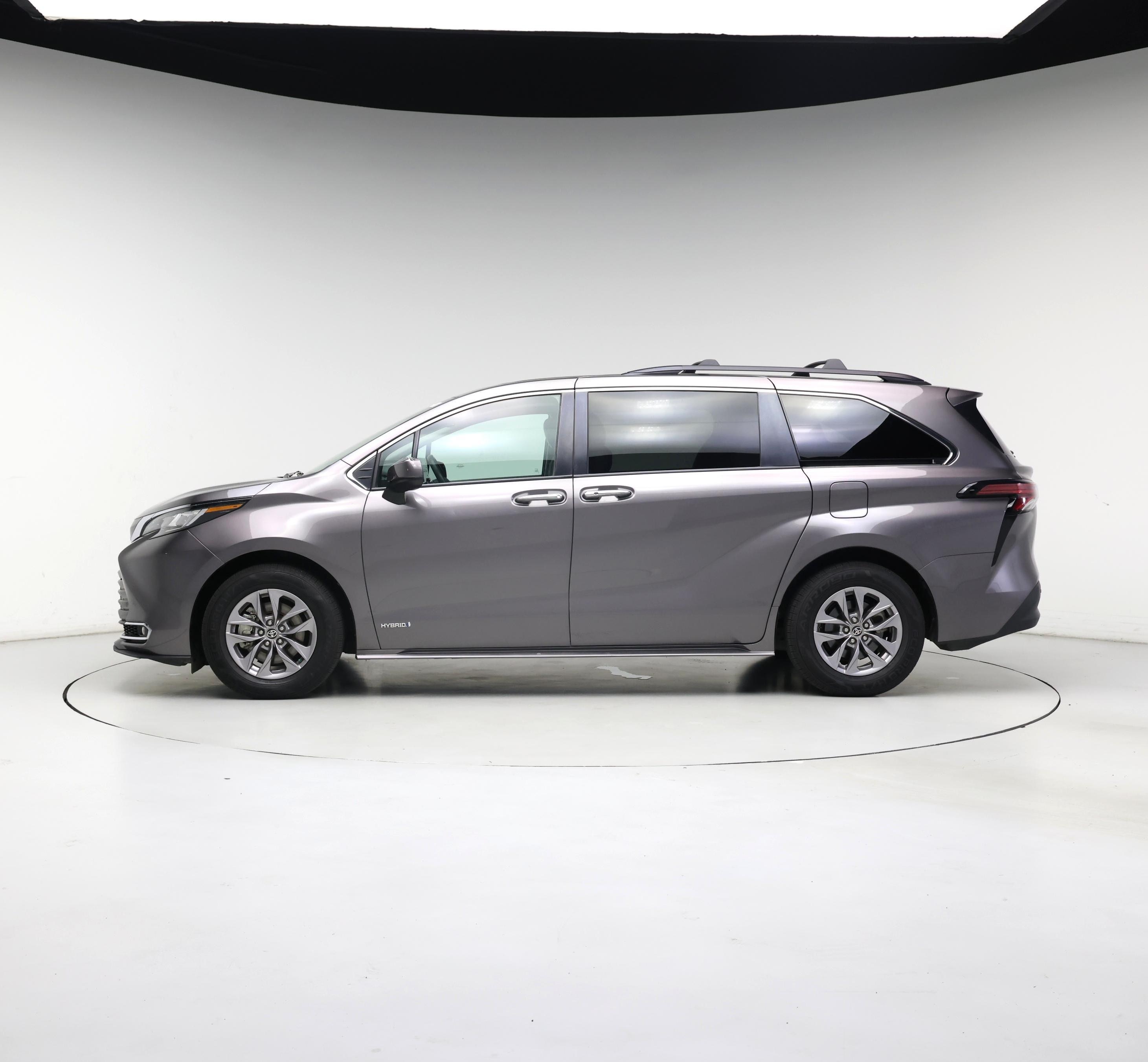 Thumbnail: 2021 Toyota Sienna - 3