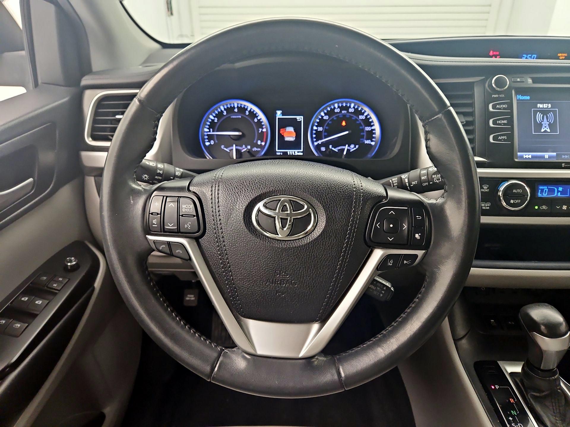 Thumbnail: 2019 Toyota Highlander - 10