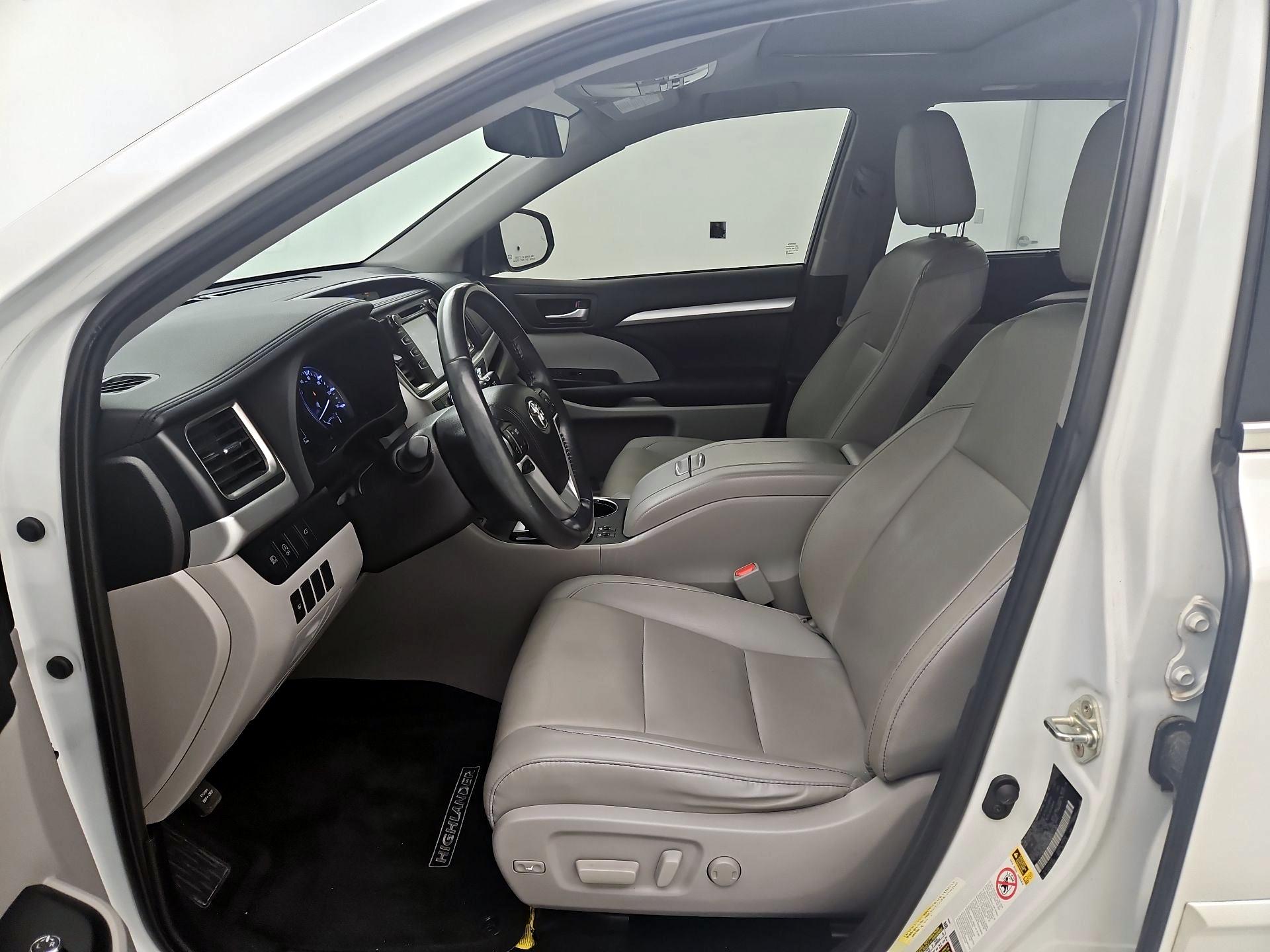 Thumbnail: 2019 Toyota Highlander - 11