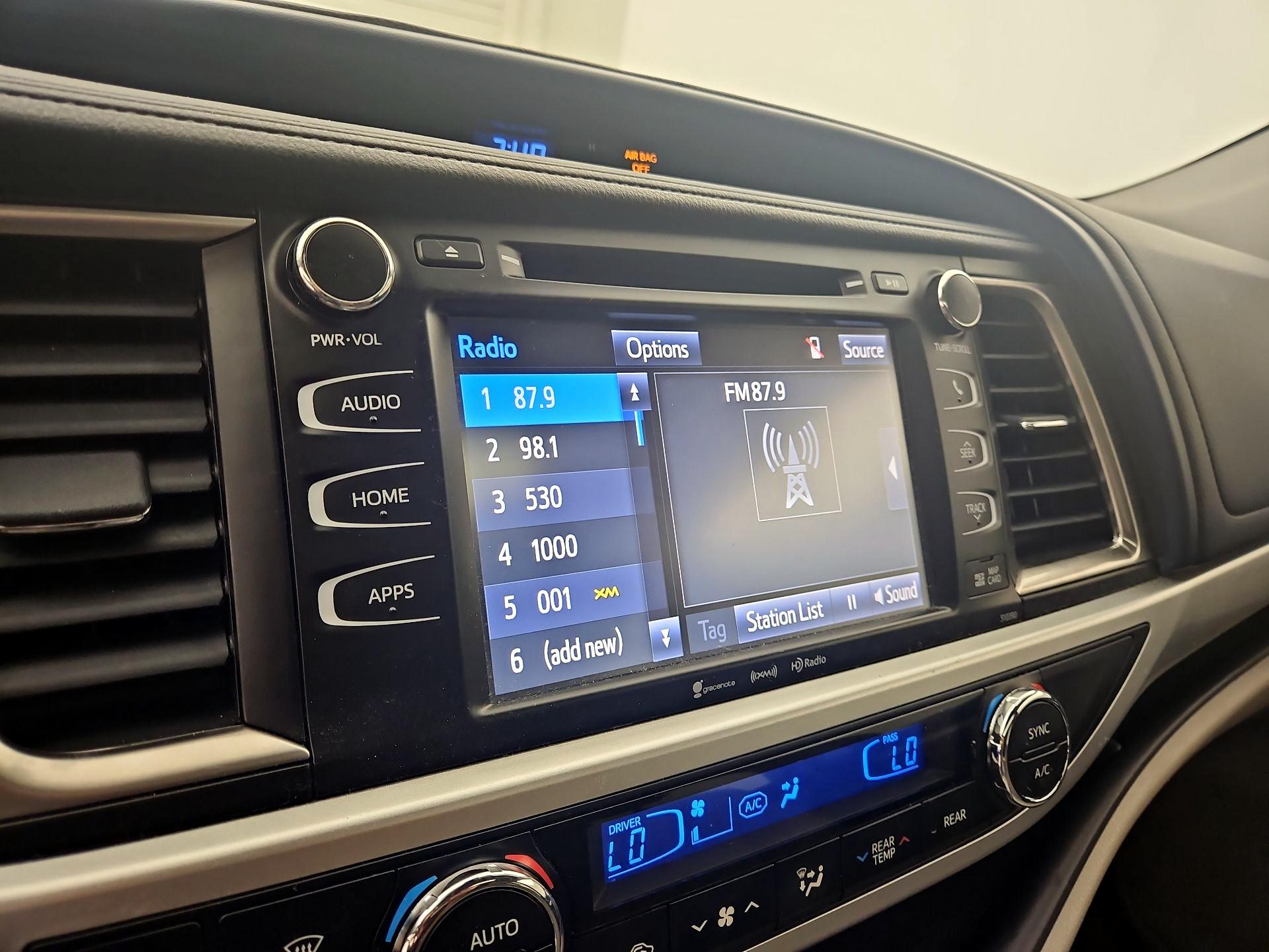 Thumbnail: 2019 Toyota Highlander - 15