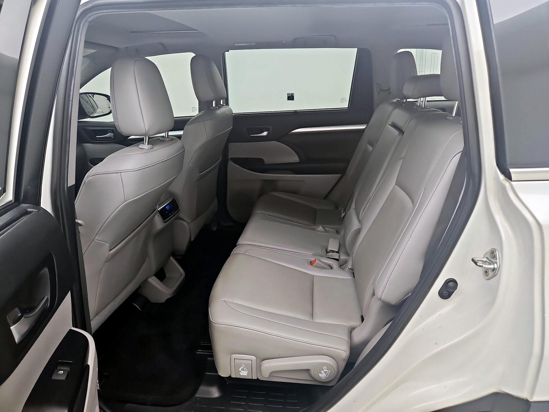 Thumbnail: 2019 Toyota Highlander - 20
