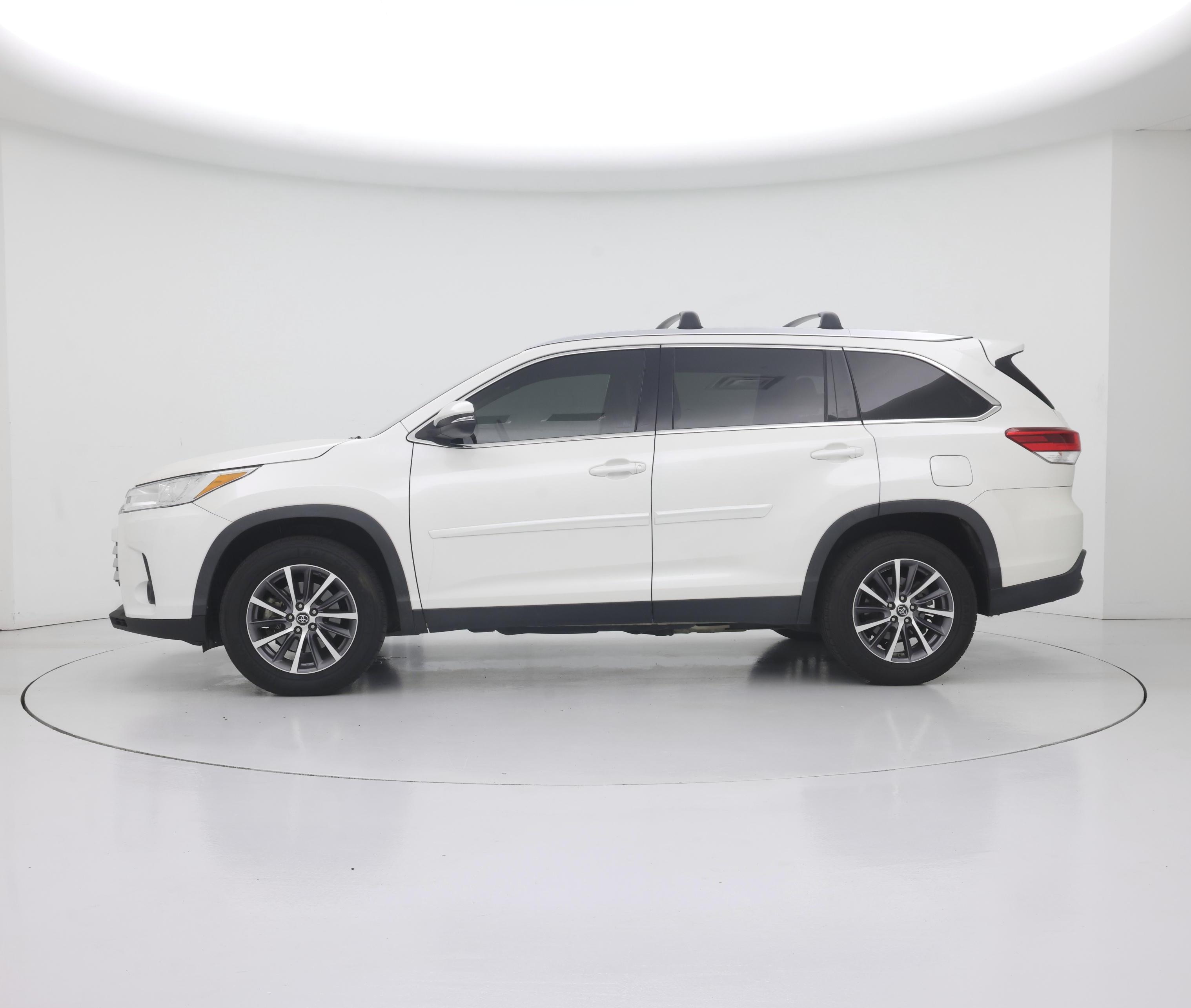 Thumbnail: 2019 Toyota Highlander - 3