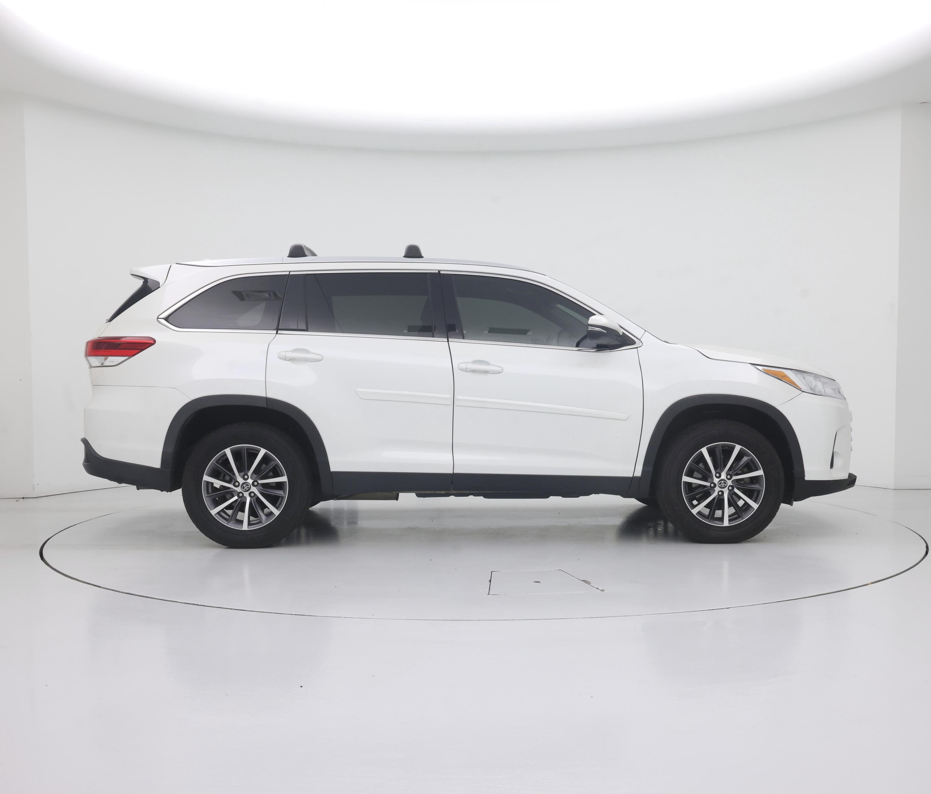 Thumbnail: 2019 Toyota Highlander - 7
