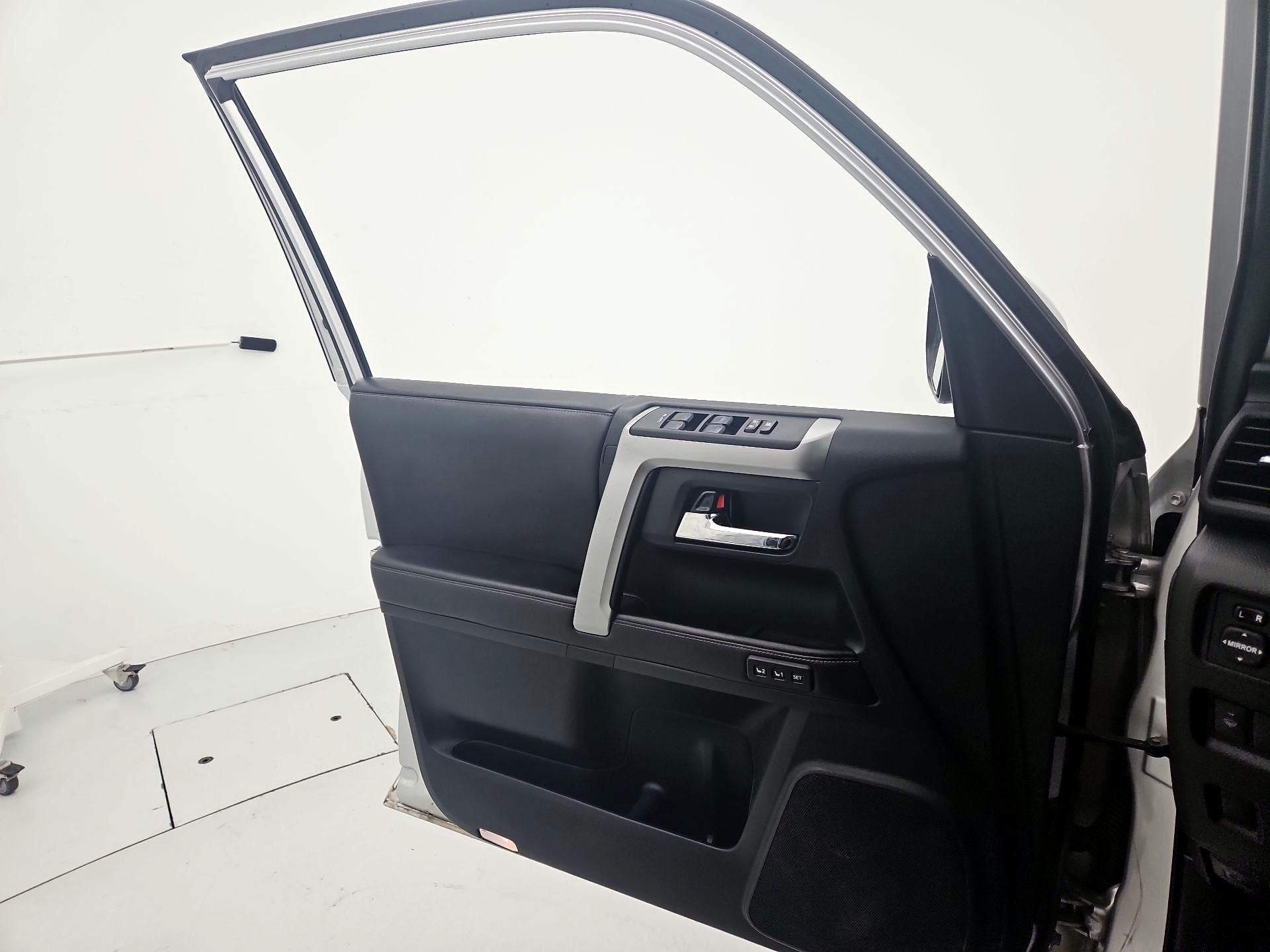 Thumbnail: 2016 Toyota 4Runner - 12