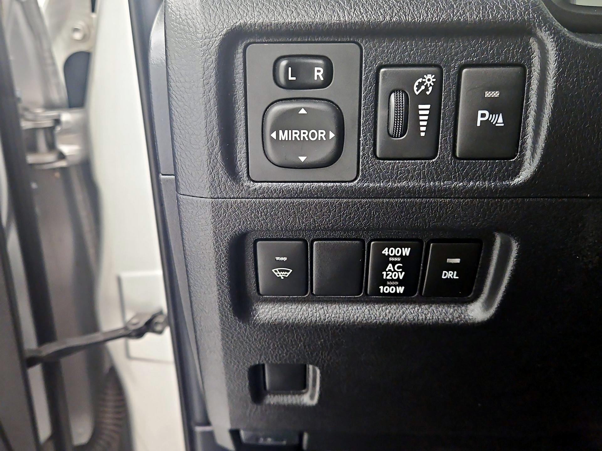 Thumbnail: 2016 Toyota 4Runner - 13