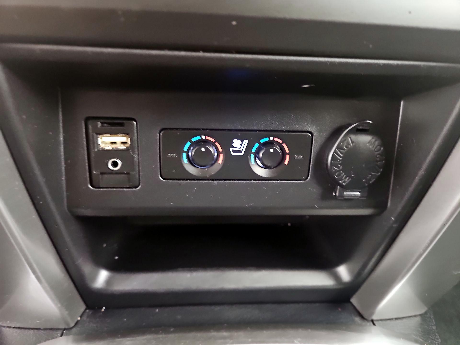 Thumbnail: 2016 Toyota 4Runner - 19