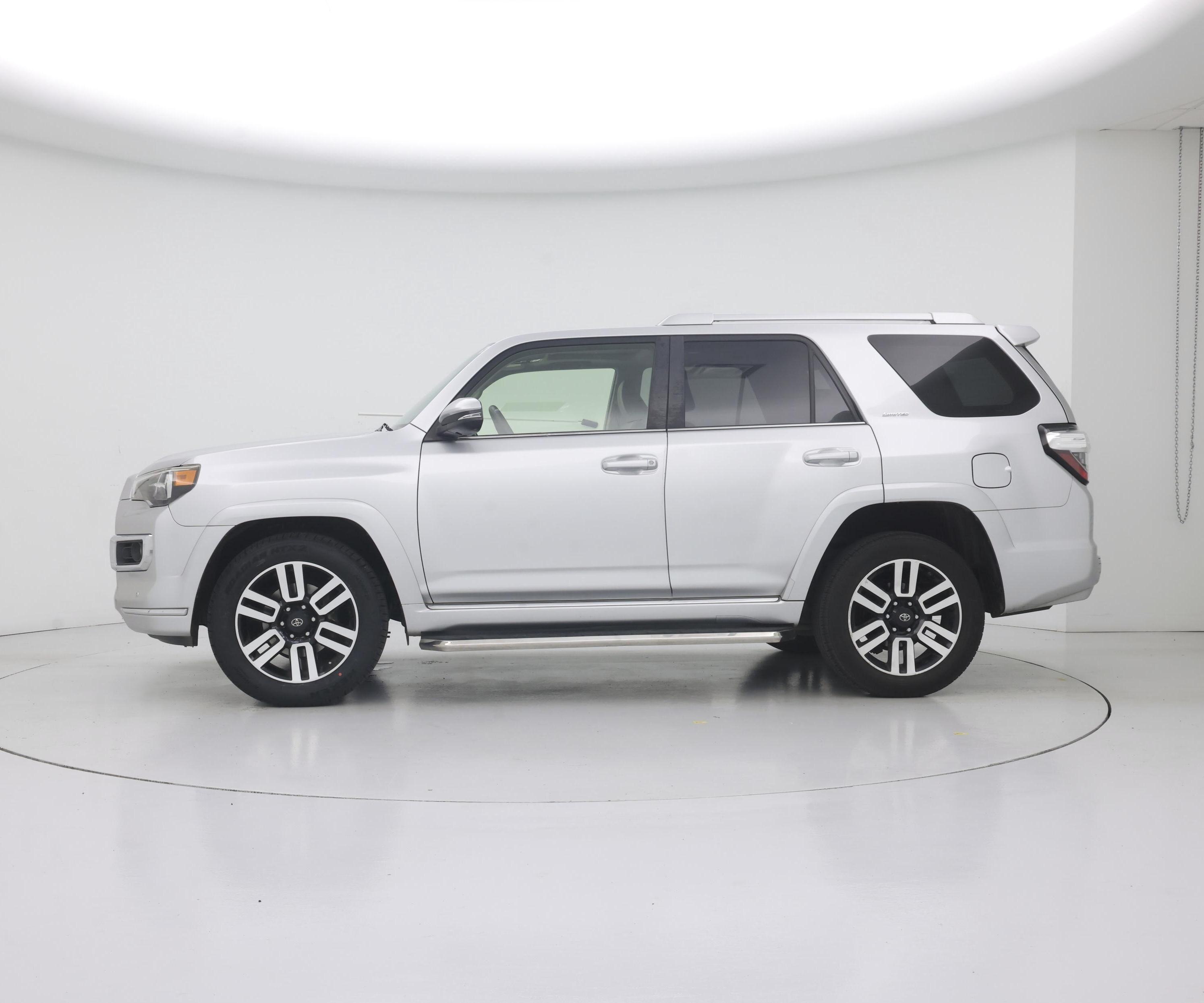Thumbnail: 2016 Toyota 4Runner - 3
