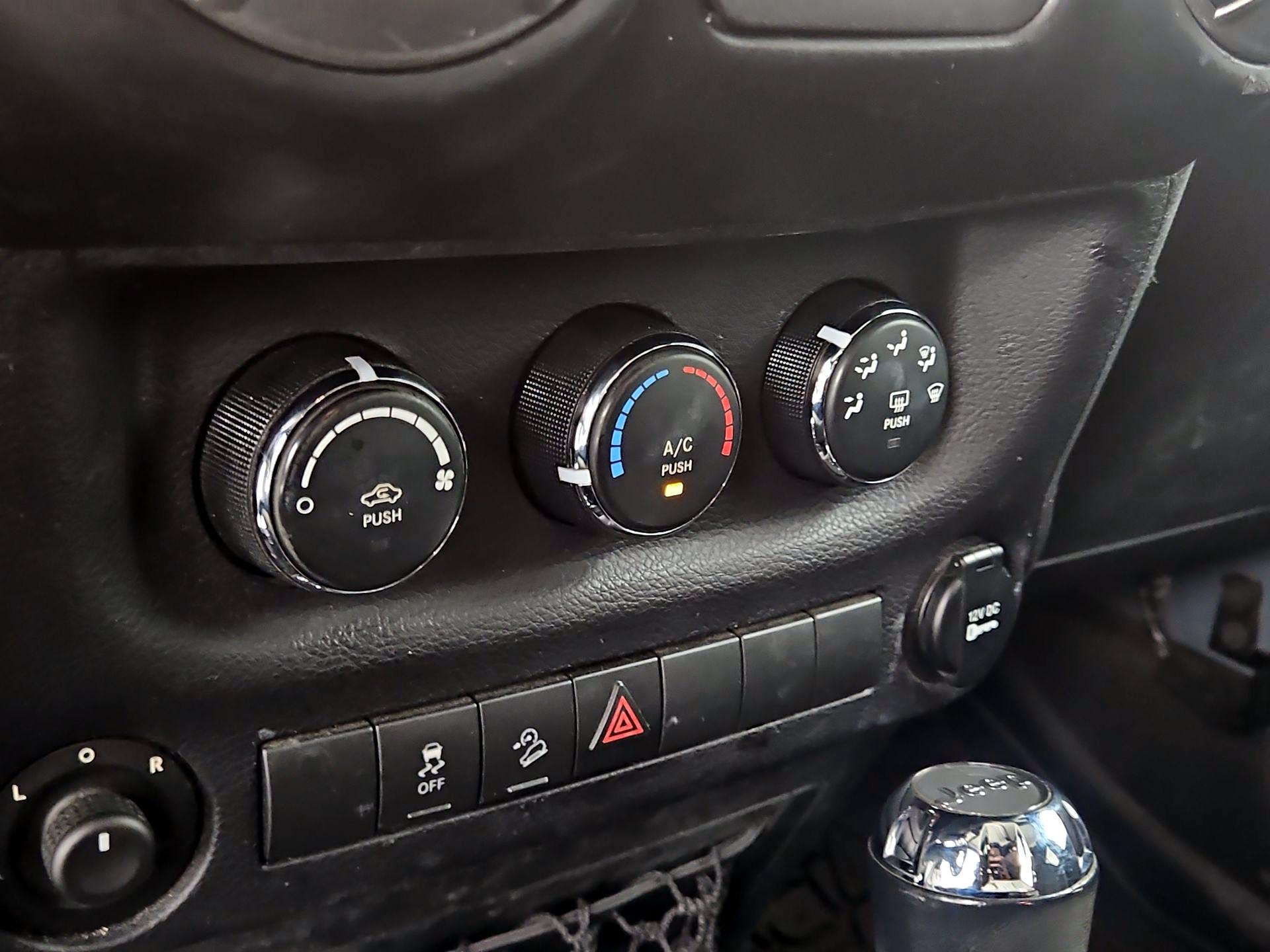 Thumbnail: 2014 Jeep Wrangler - 14