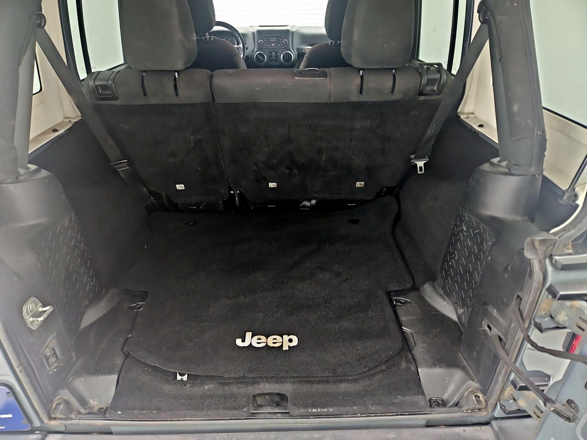 Thumbnail: 2014 Jeep Wrangler - 17