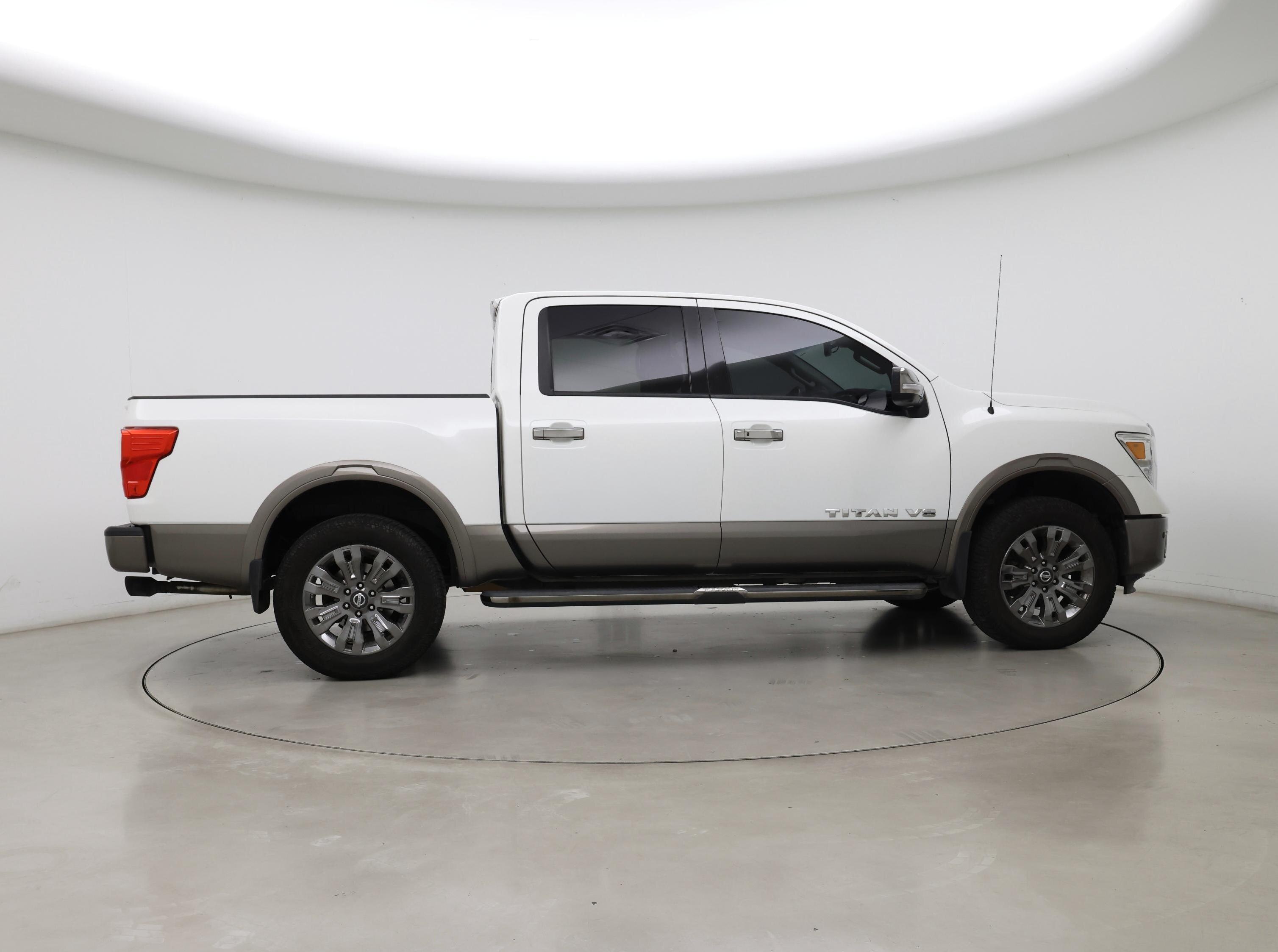 Thumbnail: 2018 Nissan Titan - 7