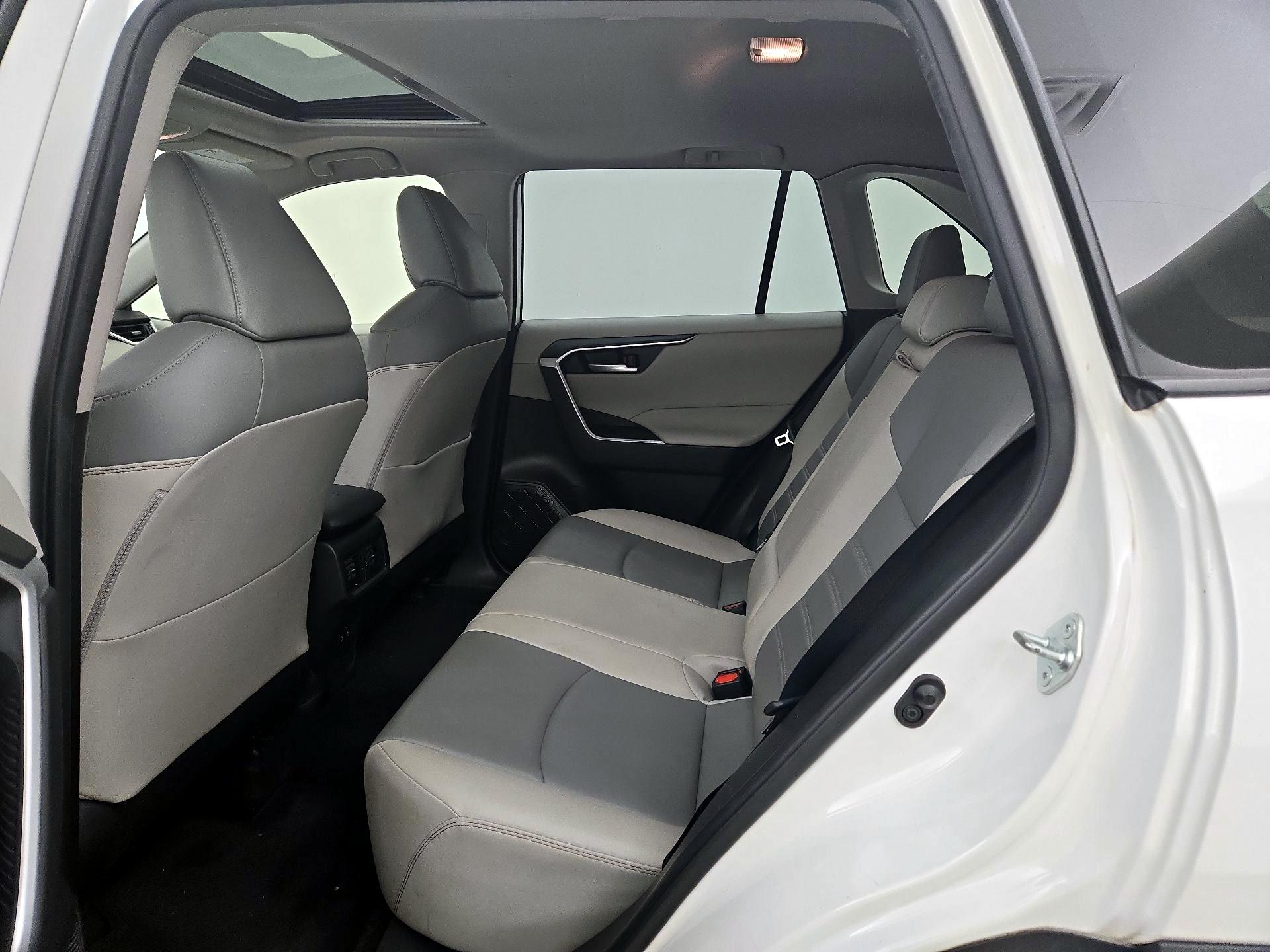 Thumbnail: 2020 Toyota RAV4 - 20
