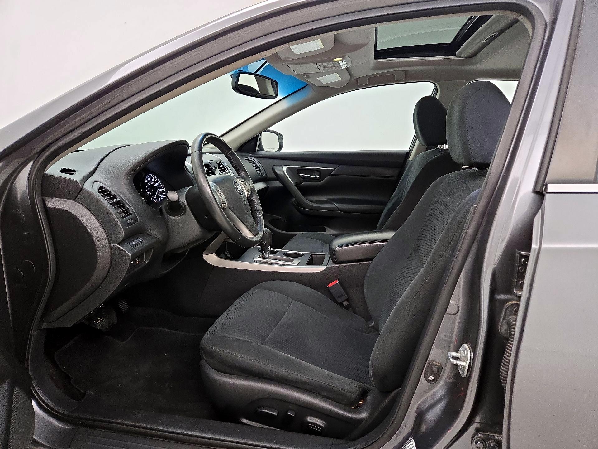 Thumbnail: 2015 Nissan Altima - 11