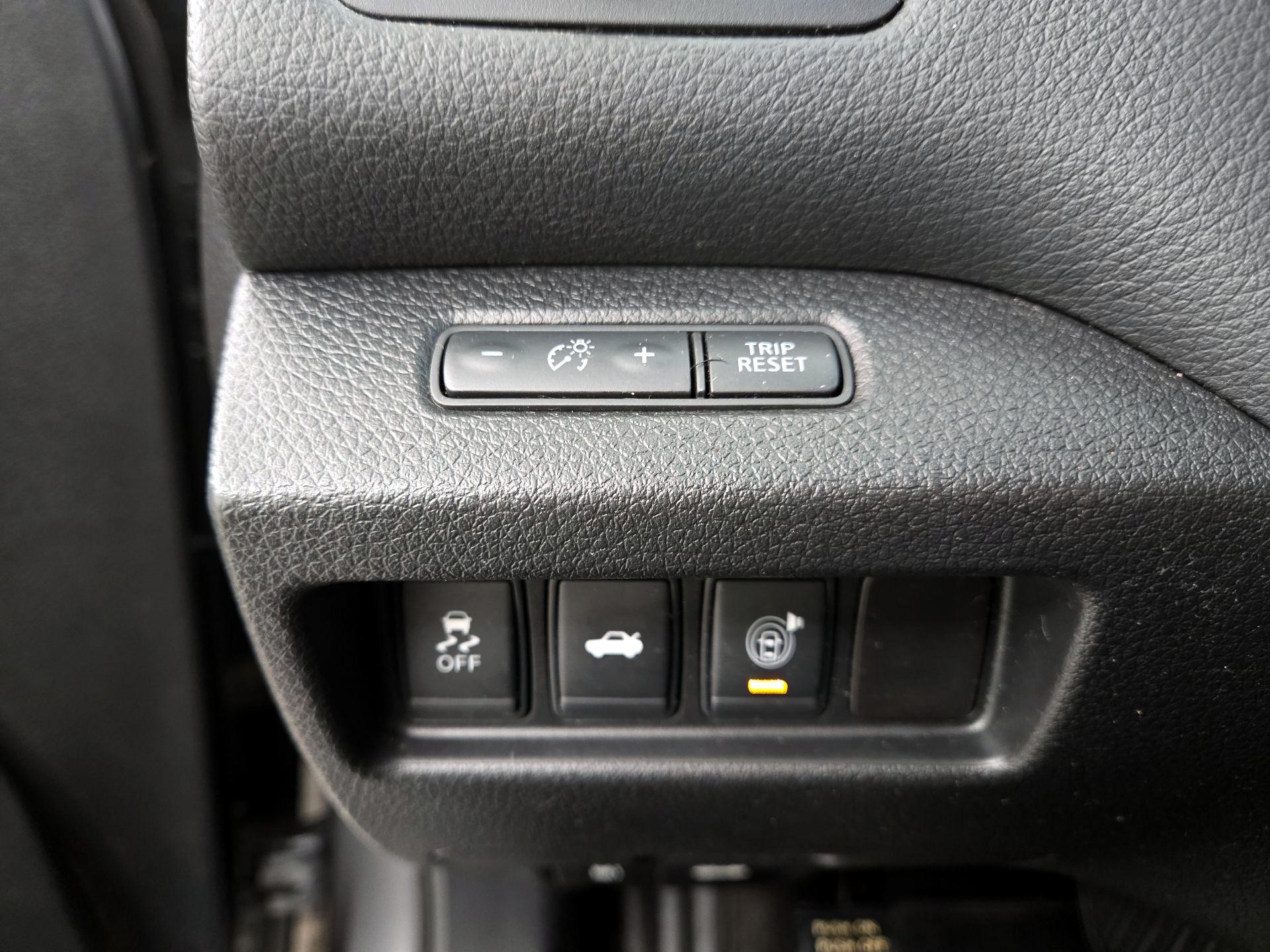 Thumbnail: 2015 Nissan Altima - 13