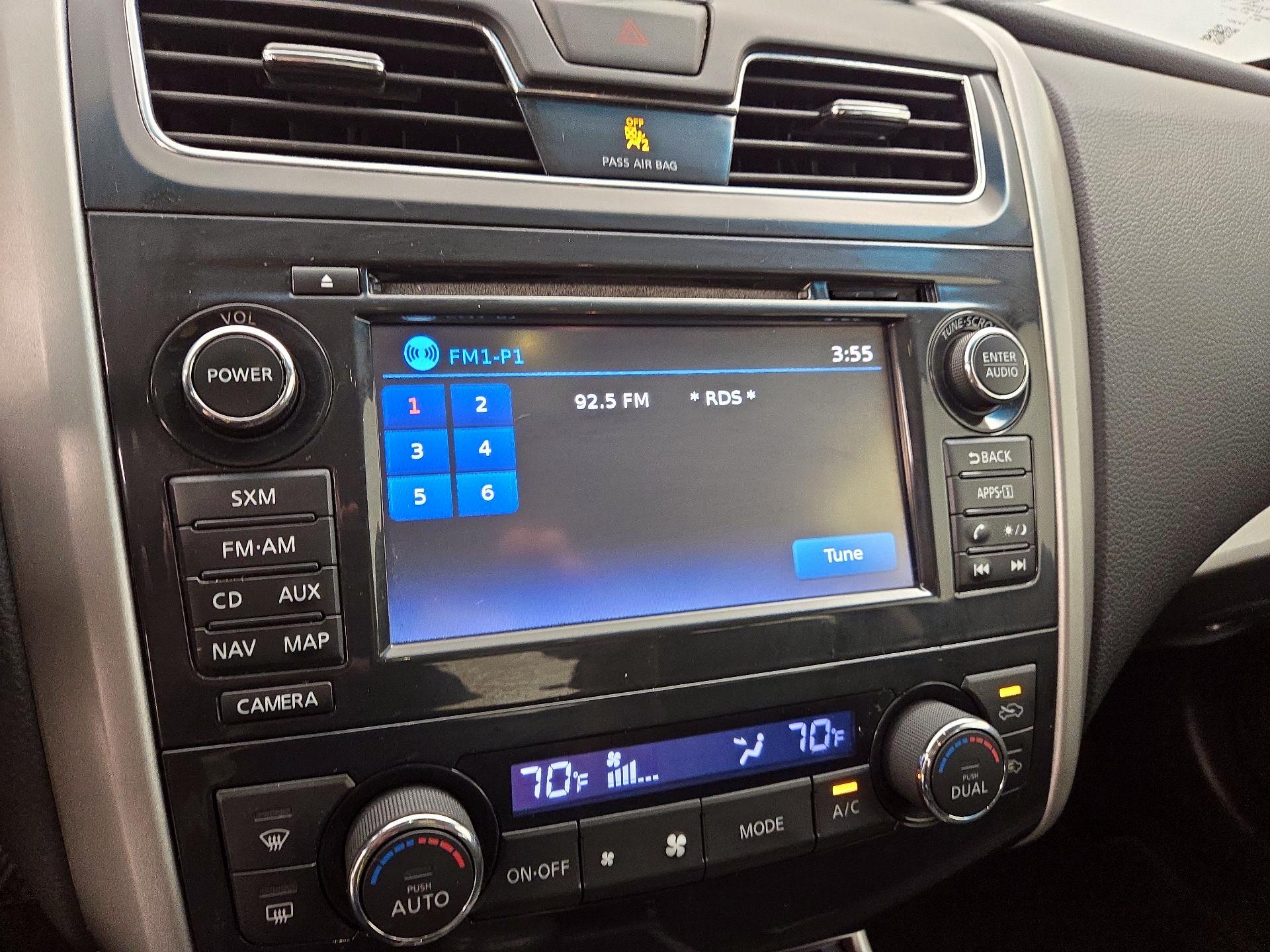 Thumbnail: 2015 Nissan Altima - 16