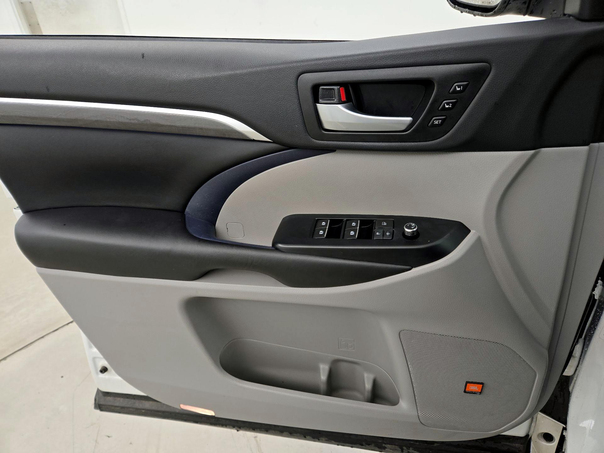 Thumbnail: 2019 Toyota Highlander - 12