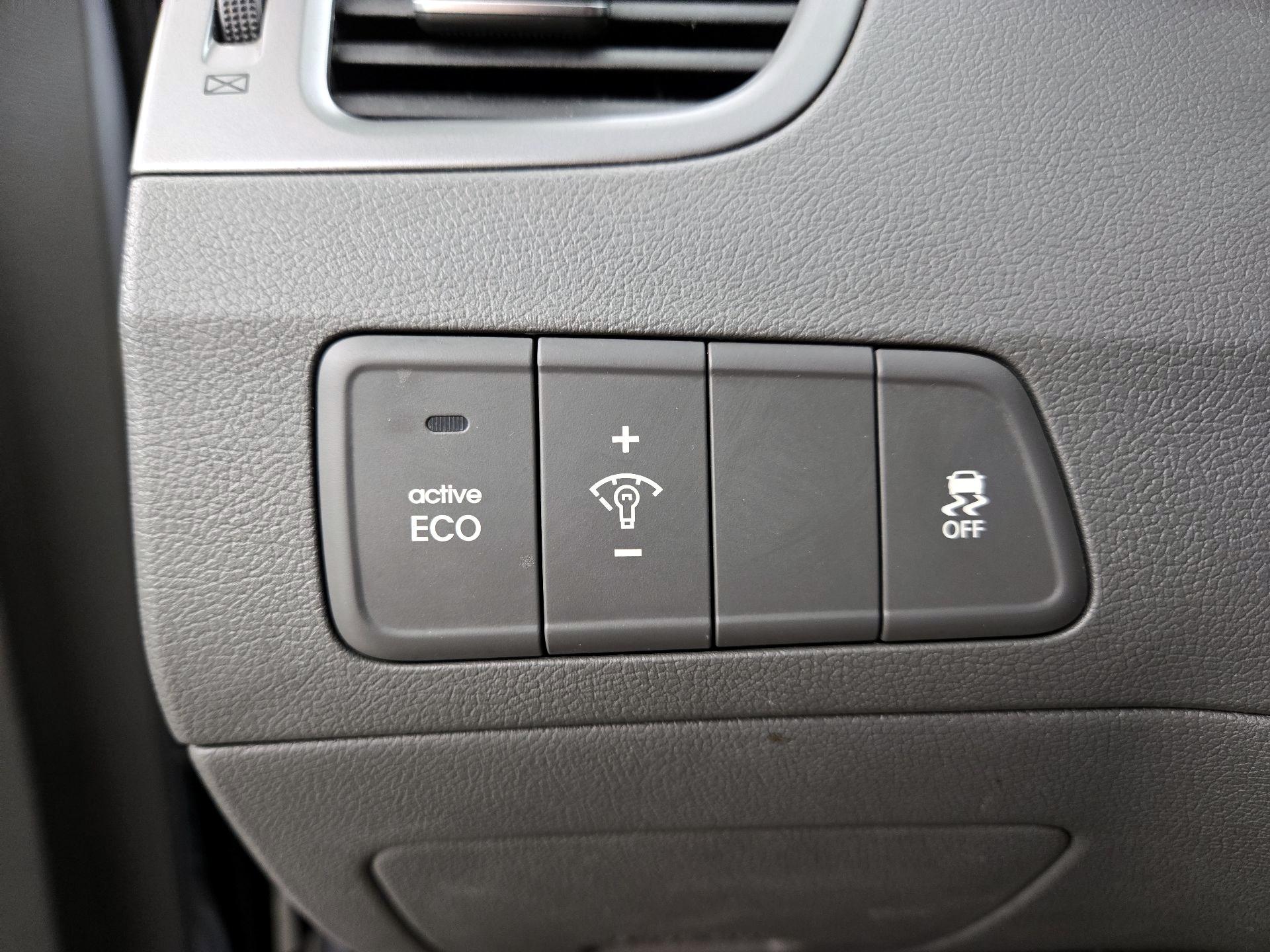 Thumbnail: 2016 Hyundai Elantra - 13