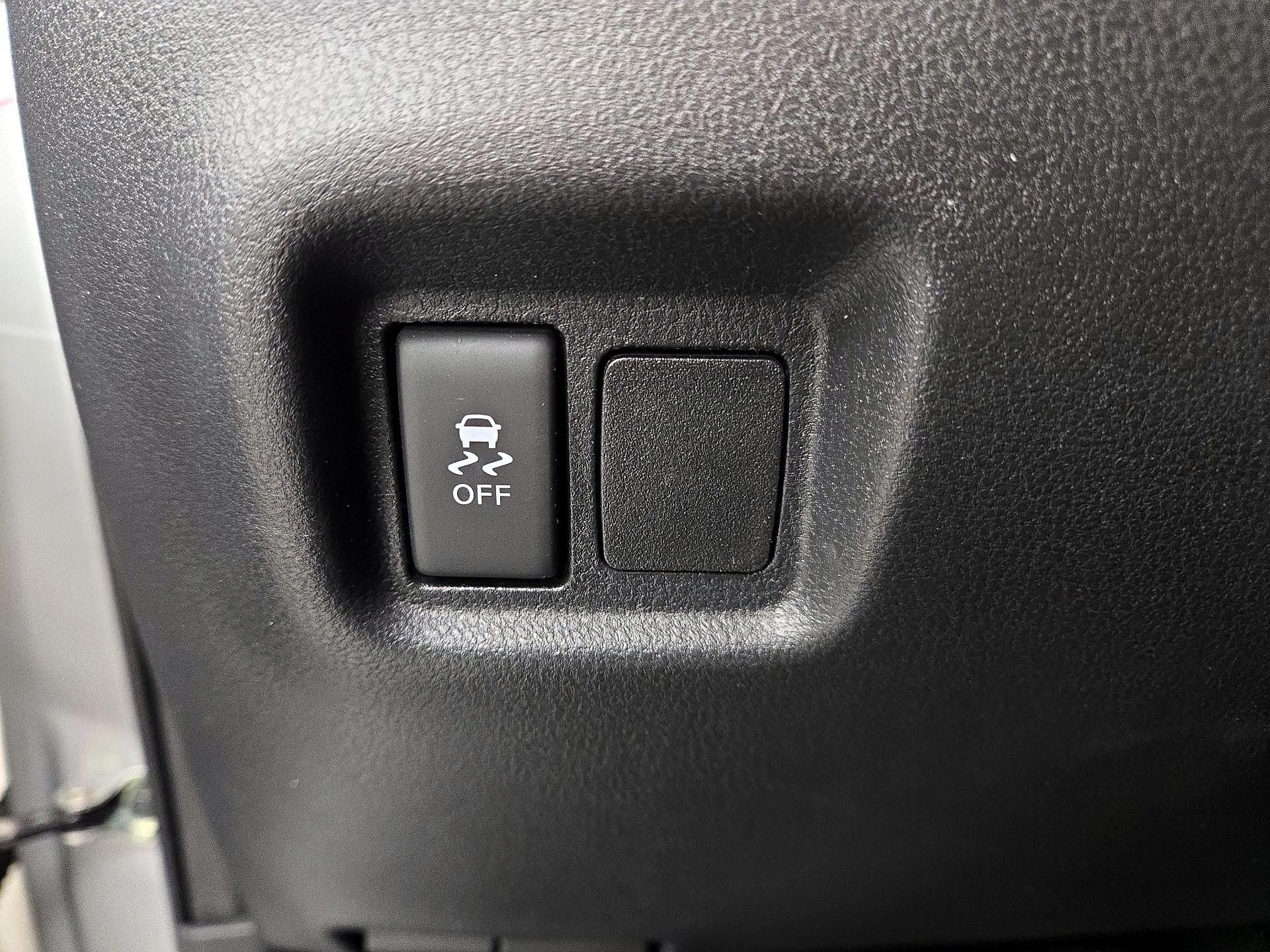 Thumbnail: 2017 Nissan Versa Note - 13