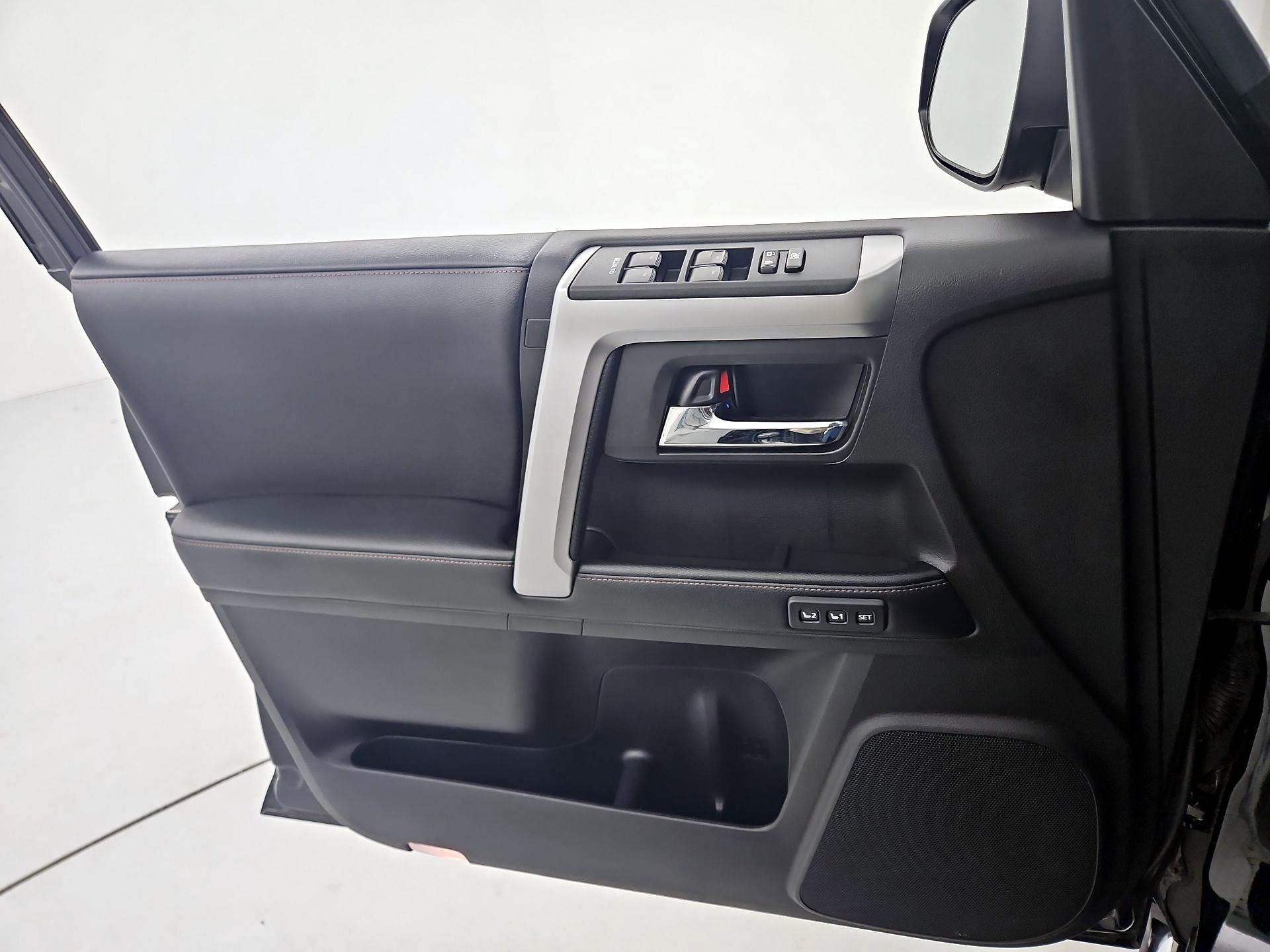 Thumbnail: 2018 Toyota 4Runner - 12