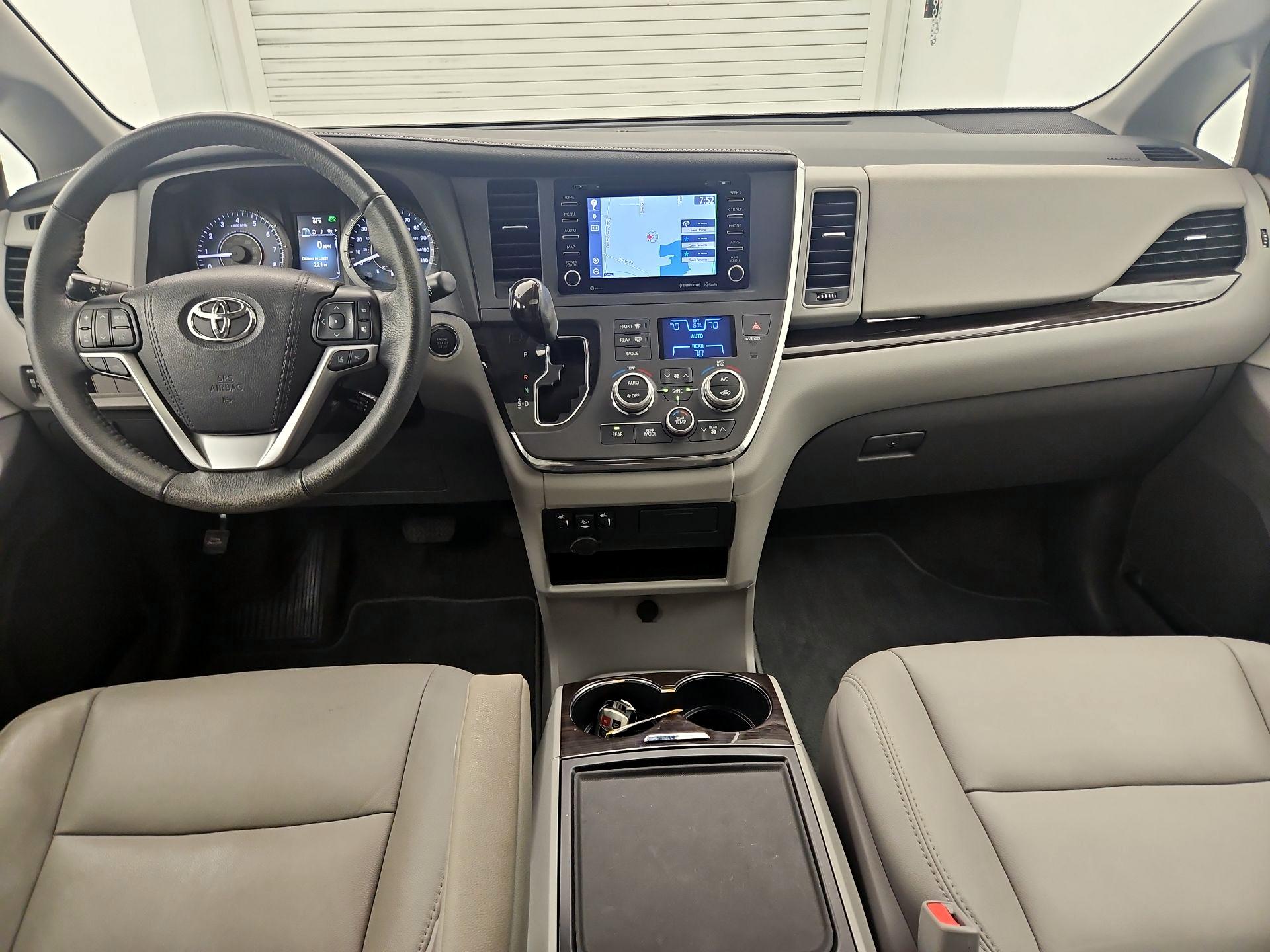 Thumbnail: 2018 Toyota Sienna - 9