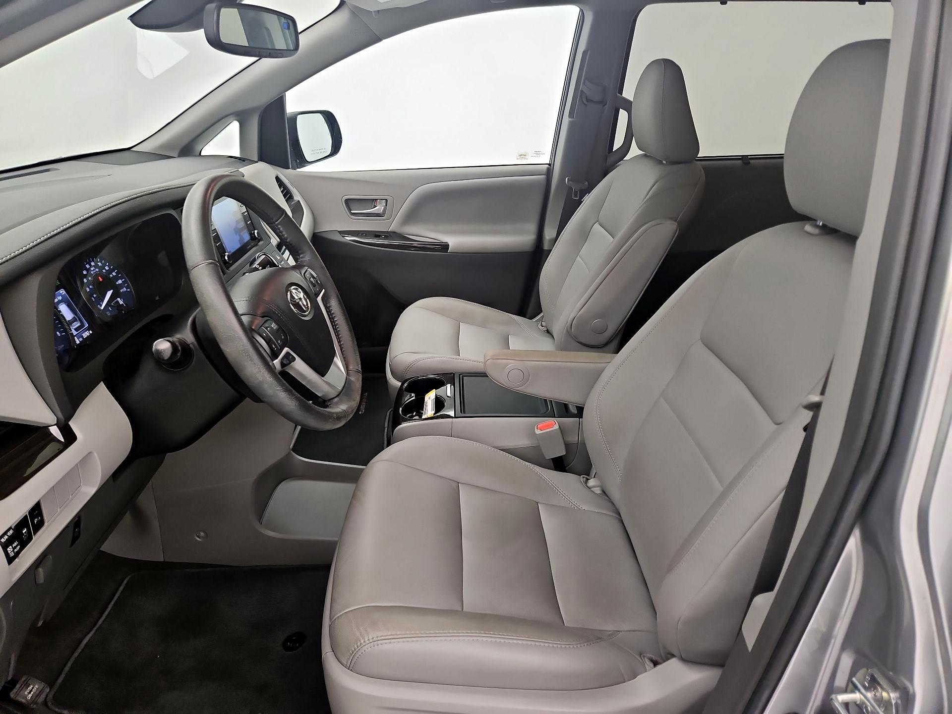 Thumbnail: 2018 Toyota Sienna - 11