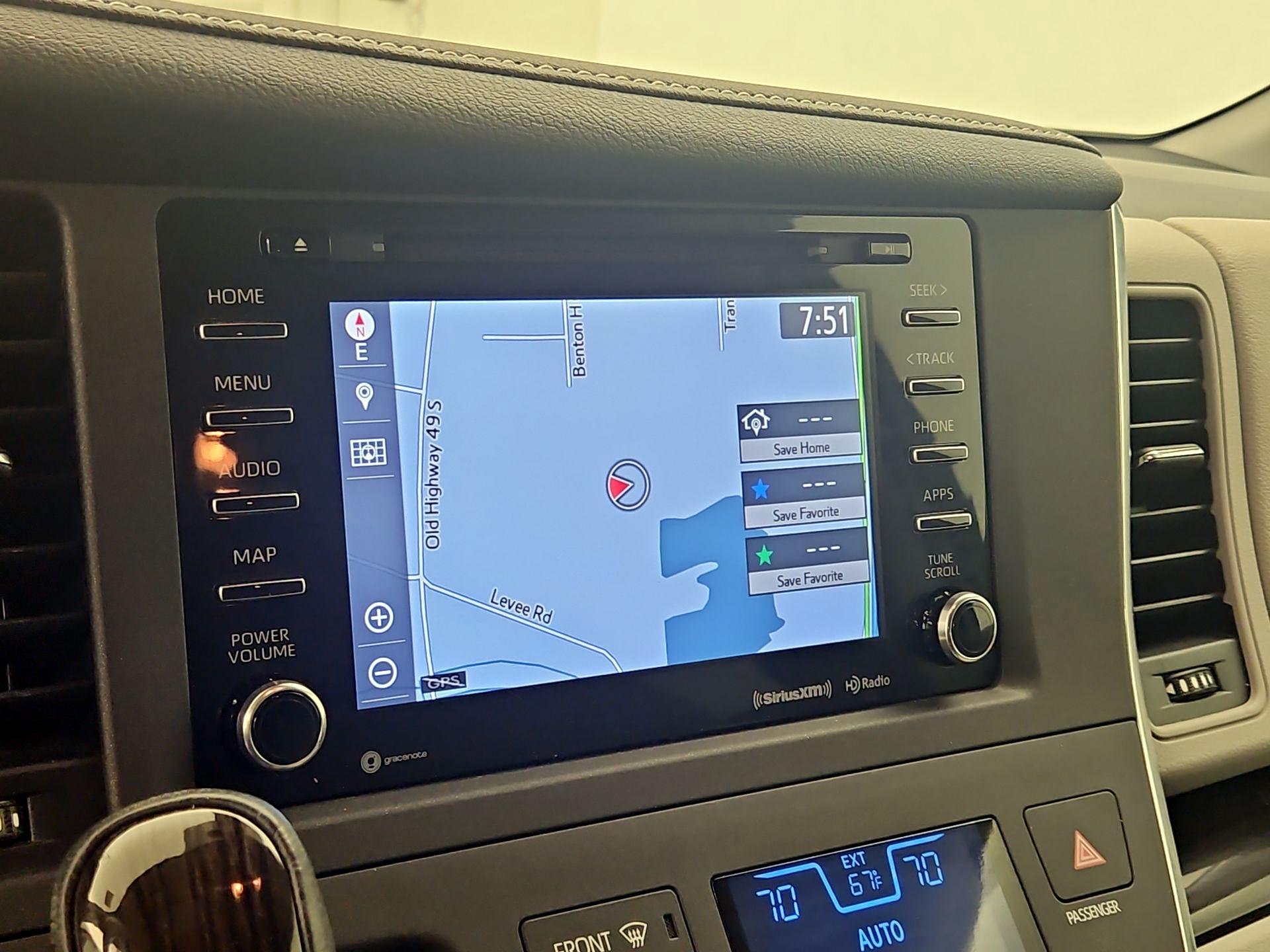 Thumbnail: 2018 Toyota Sienna - 14