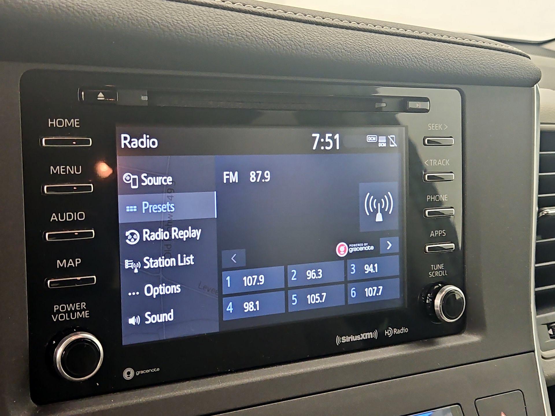 Thumbnail: 2018 Toyota Sienna - 16