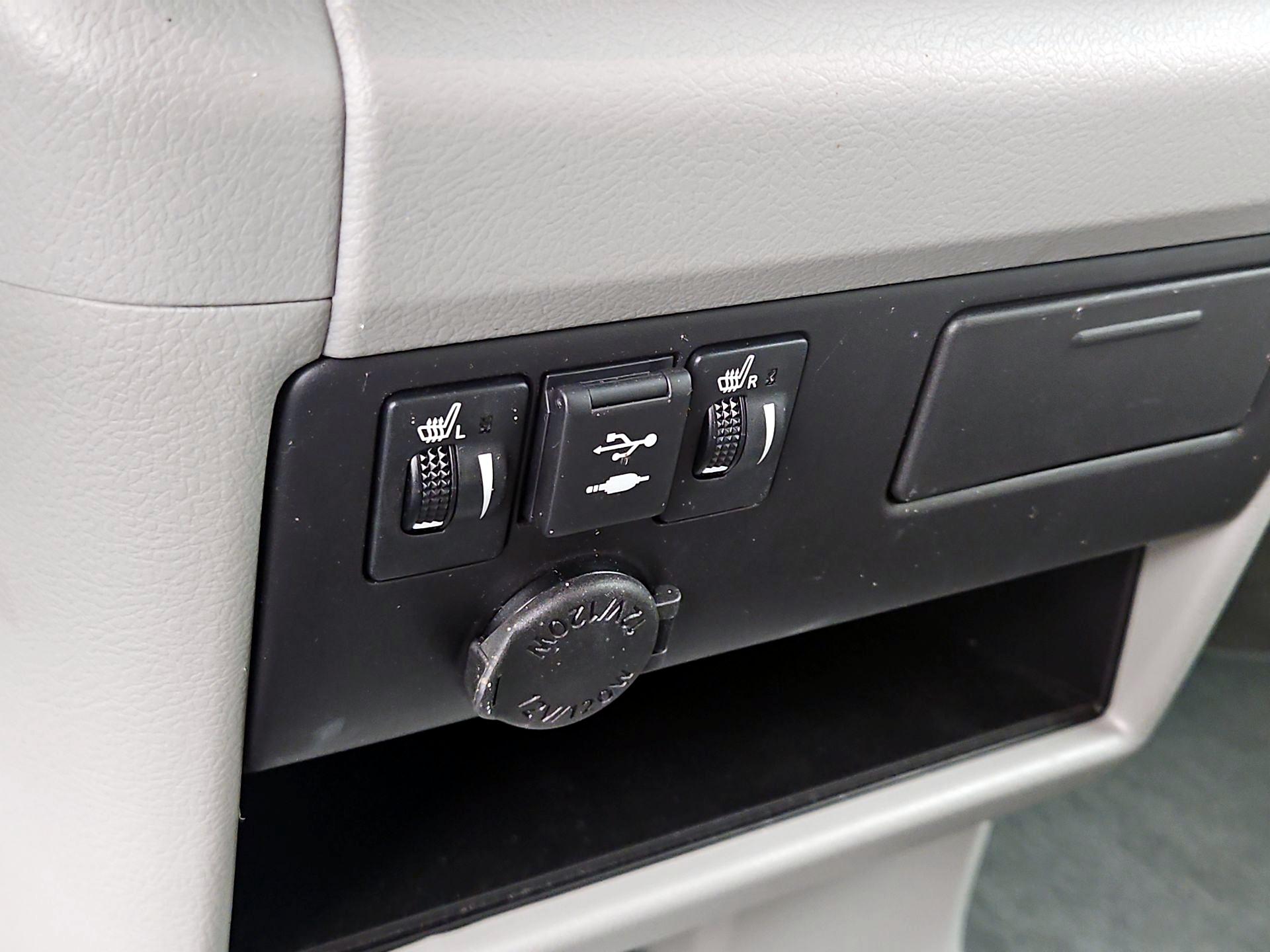 Thumbnail: 2018 Toyota Sienna - 19