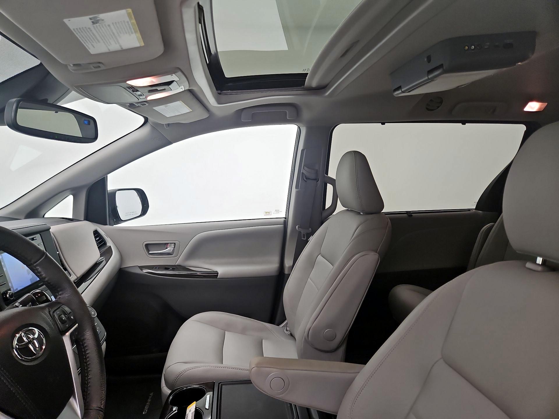 Thumbnail: 2018 Toyota Sienna - 20