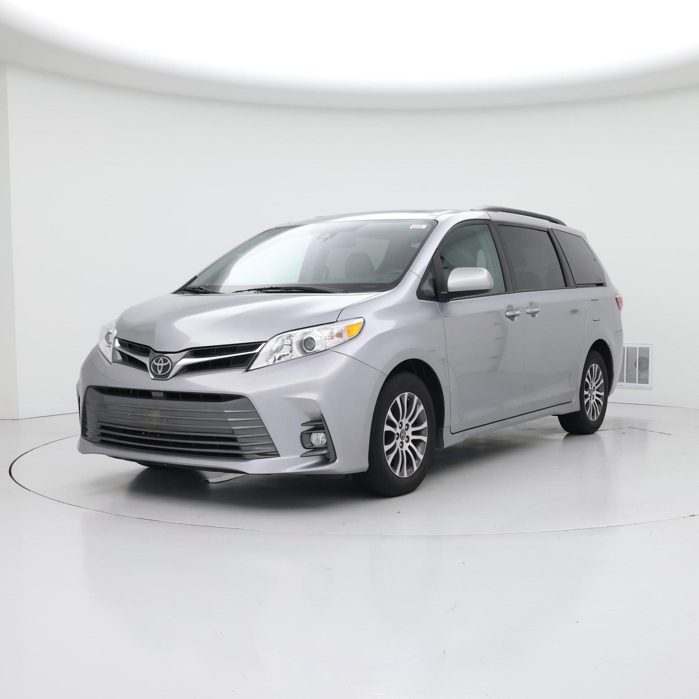 Thumbnail: 2018 Toyota Sienna - 4