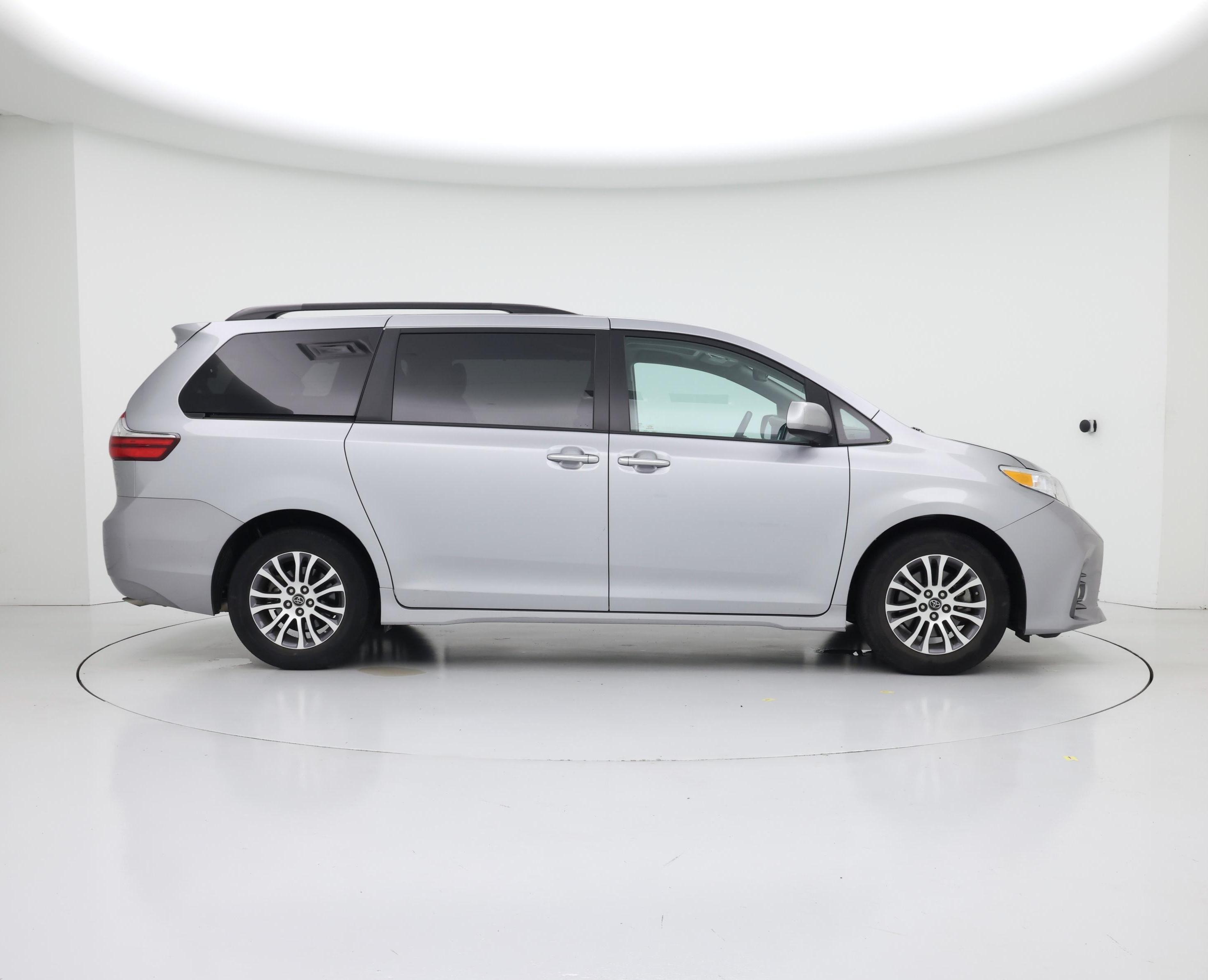 Thumbnail: 2018 Toyota Sienna - 7