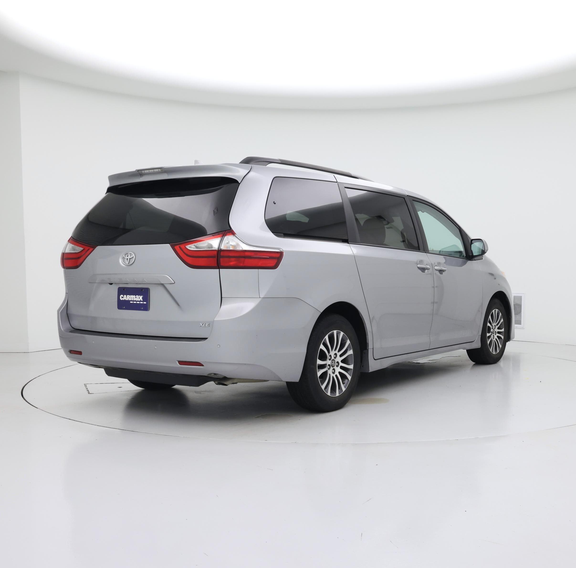 Thumbnail: 2018 Toyota Sienna - 8