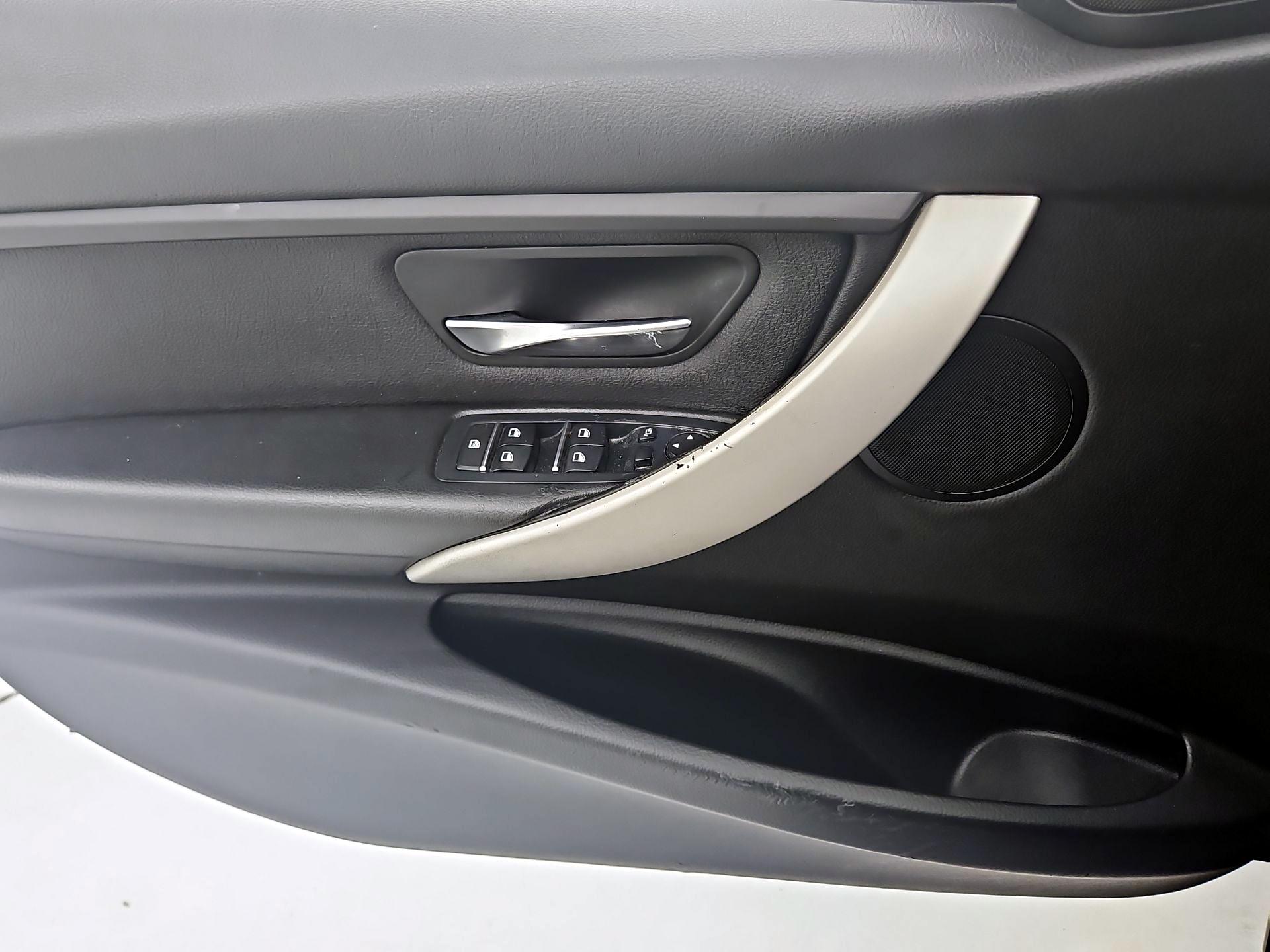 Thumbnail: 2018 BMW 3 Series - 12