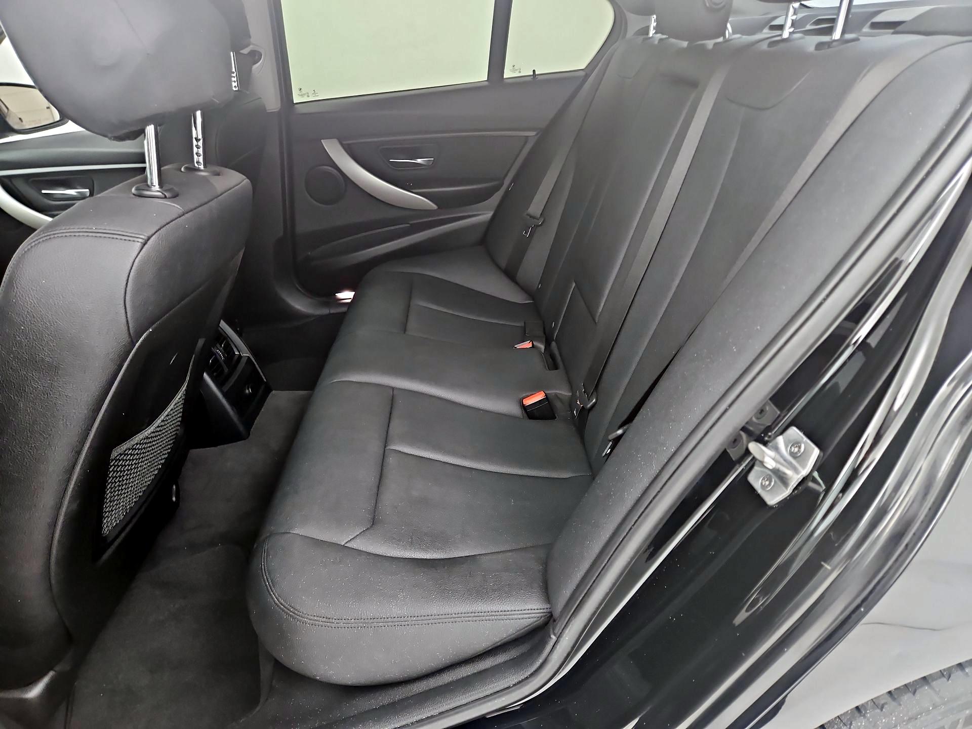 Thumbnail: 2018 BMW 3 Series - 20