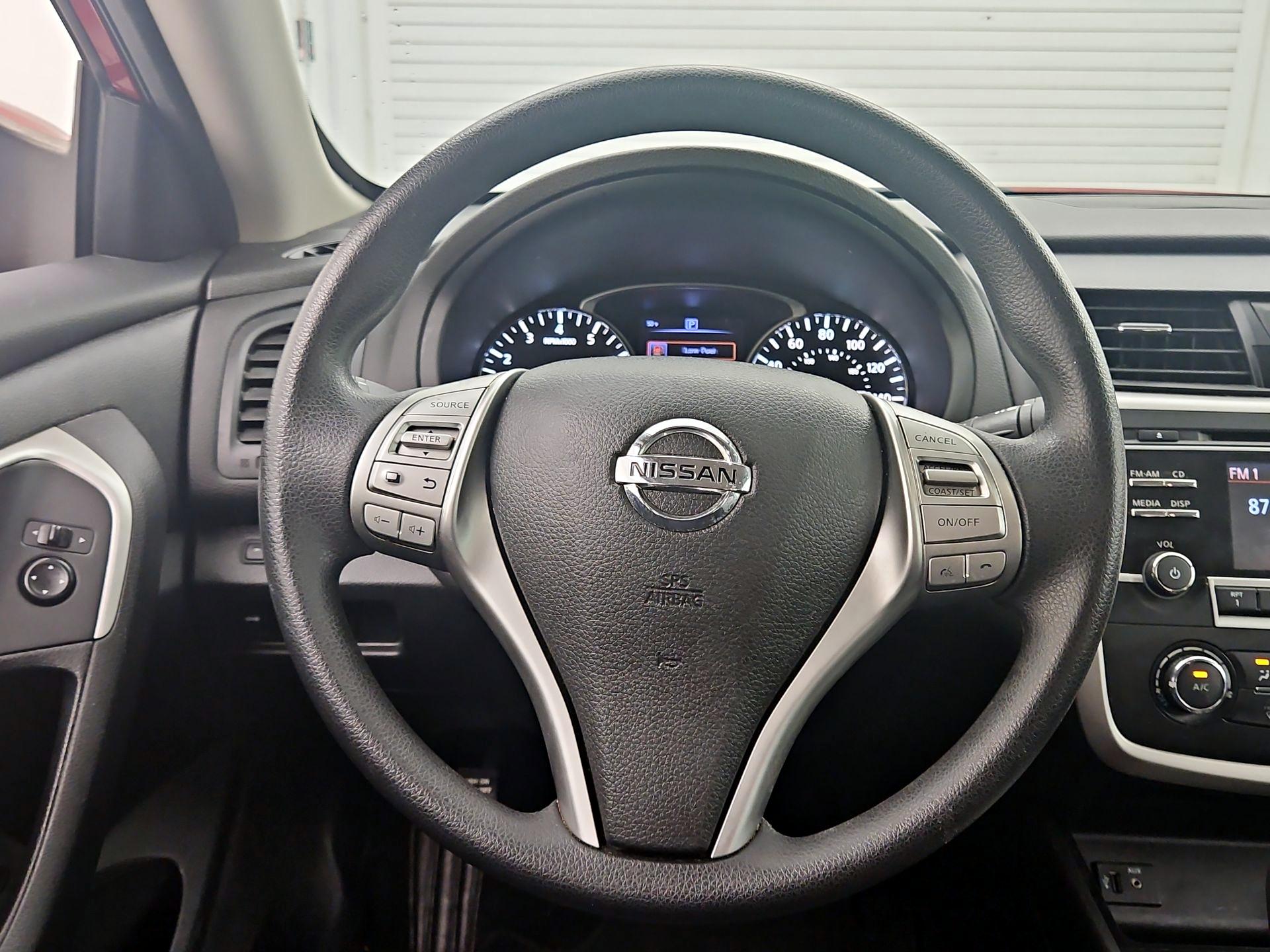 Thumbnail: 2016 Nissan Altima - 10