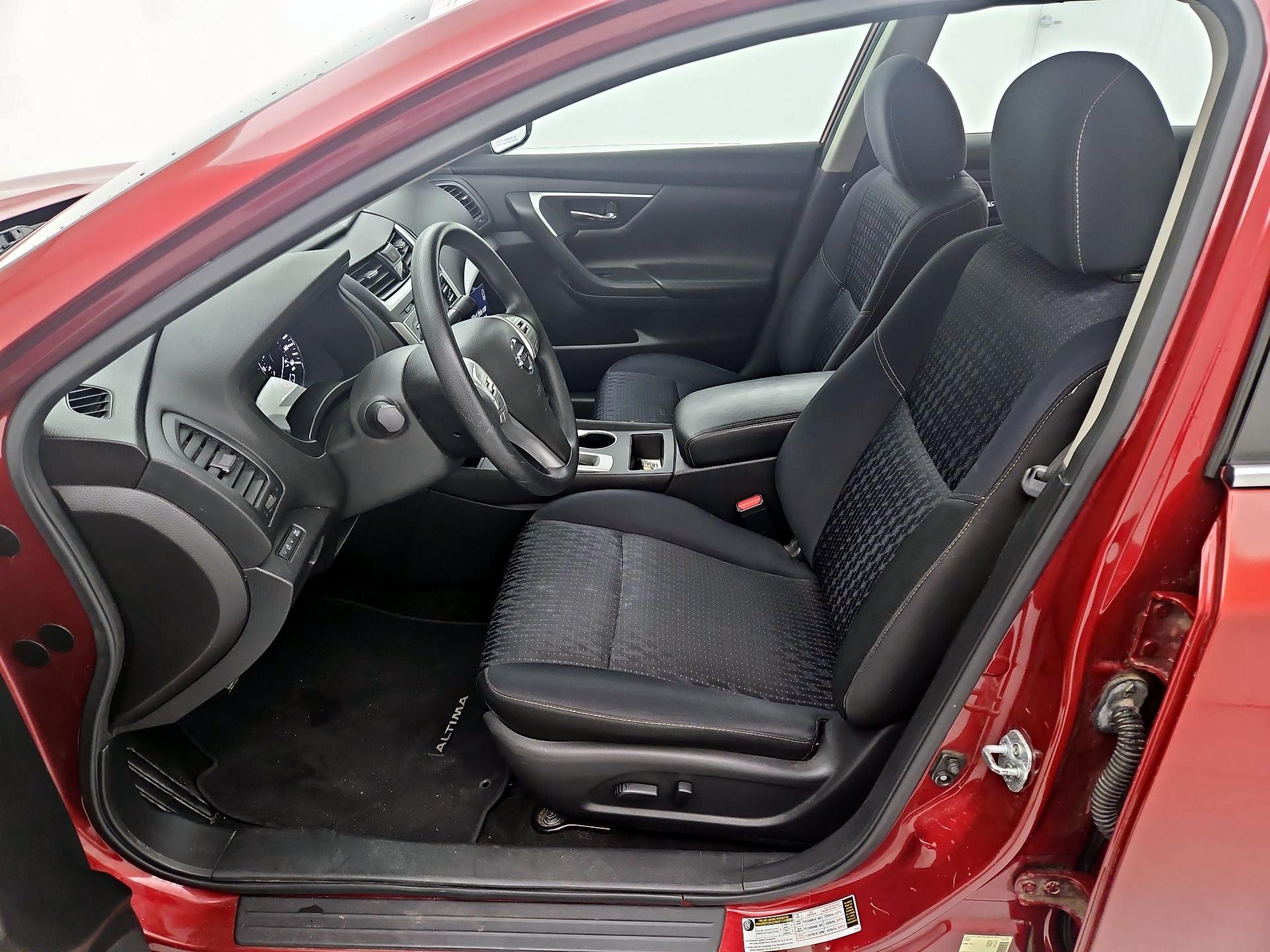 Thumbnail: 2016 Nissan Altima - 11