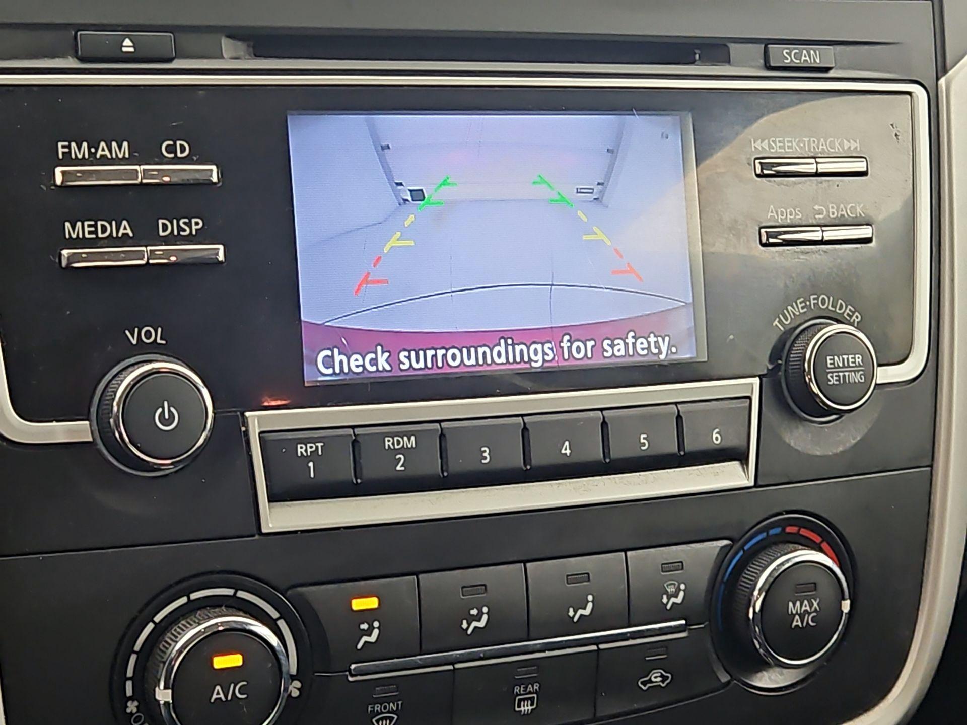 Thumbnail: 2016 Nissan Altima - 14